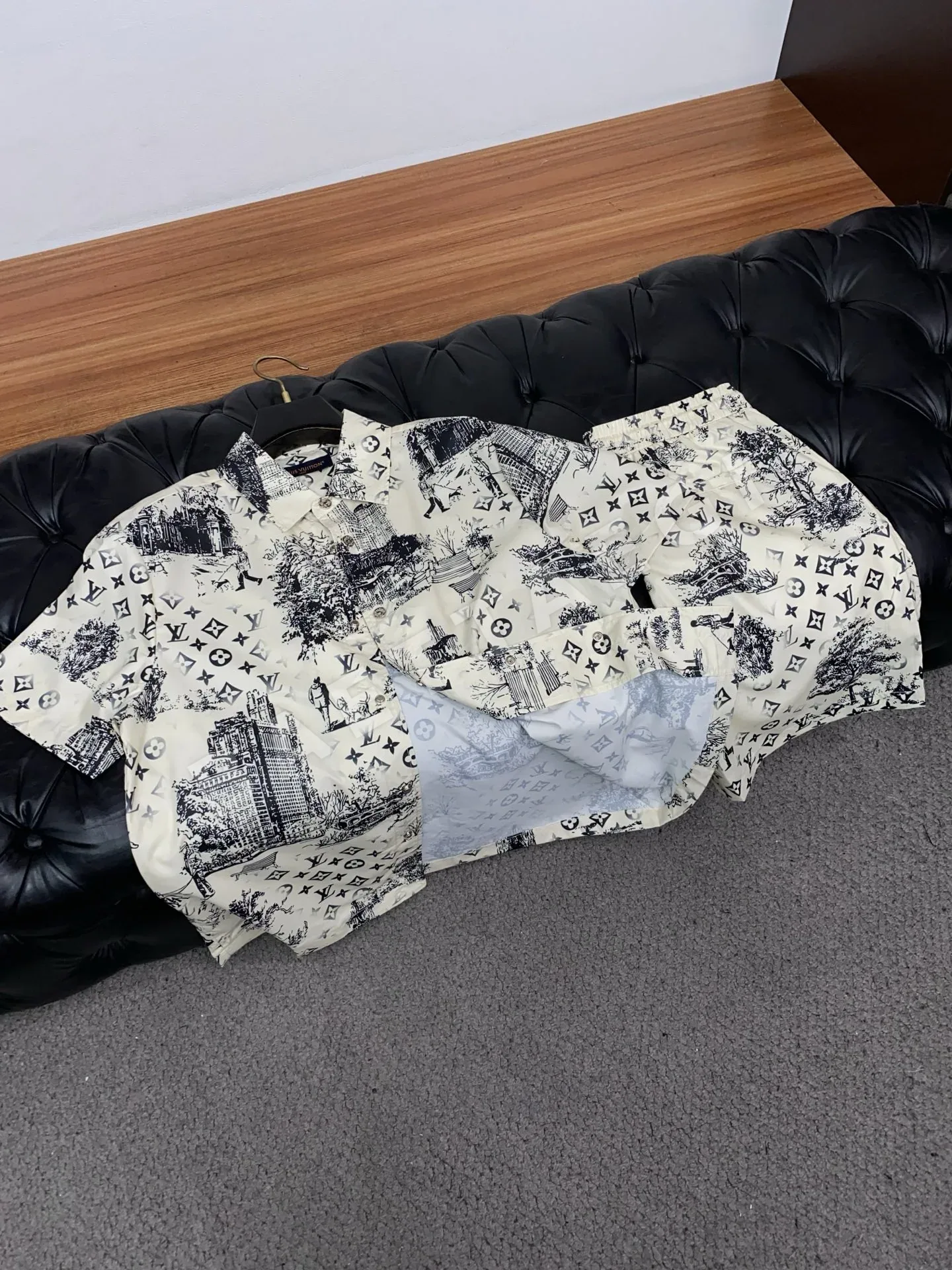 루이비통 남성 린넨 반바지 세트 상세 이미지 7