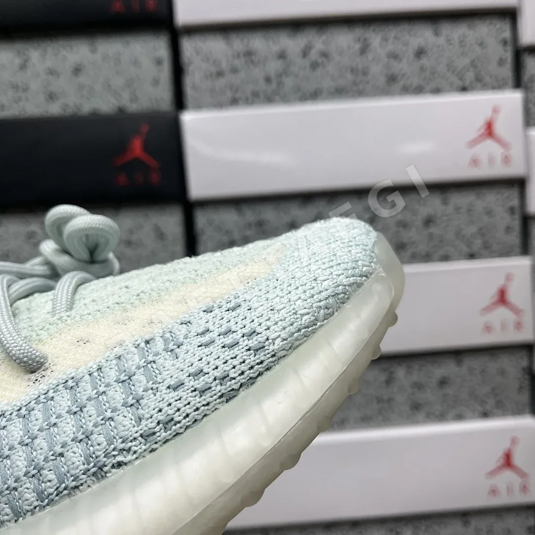 아디다스 [R] 이지 부스트 350 V2 FW3043 200727 Adidas Yeezy Boost 350 V2 상세 이미지 4