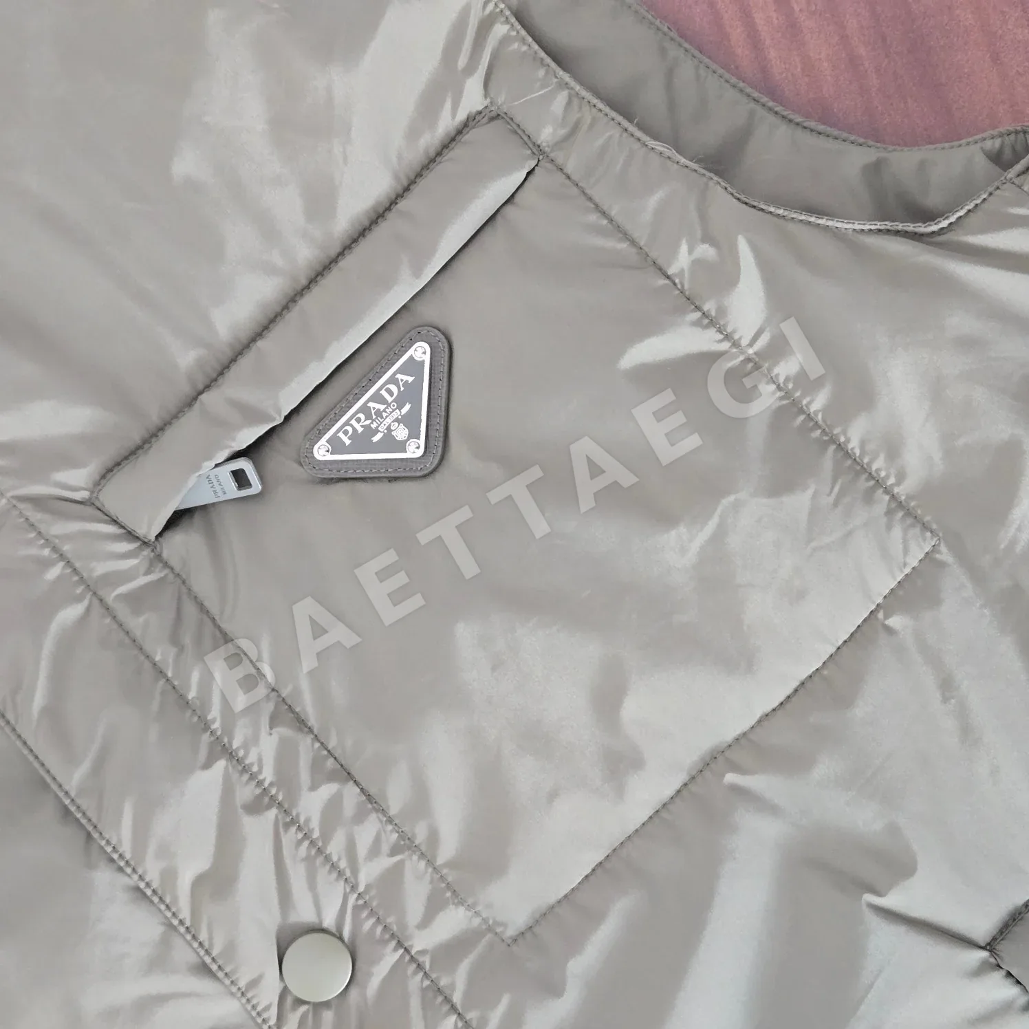 프라다 신상품 도매 - DM P230 프라다 24/FW 경량 다운 베스트, 사이즈 S, M, L, XL 5480 Prada 상세 이미지 5