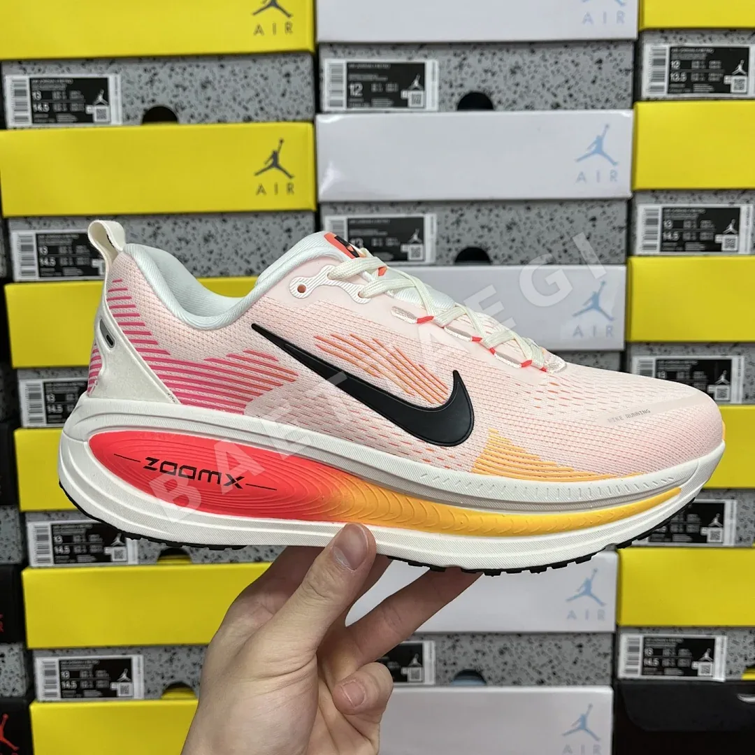 나이키 줌 보메로 18 HM6804-100 201095 Nike Zoom Vomero 18