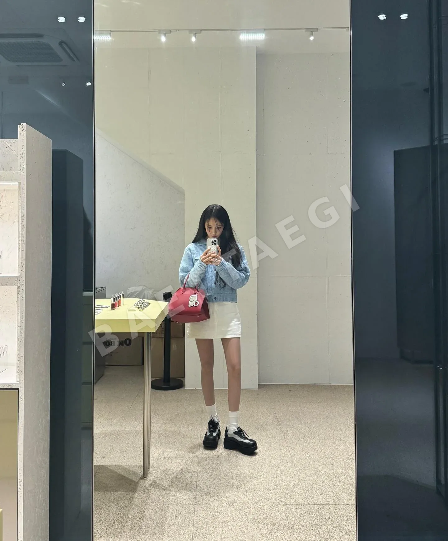 더로우 릴랙스 스타일 가방 상세 이미지 4