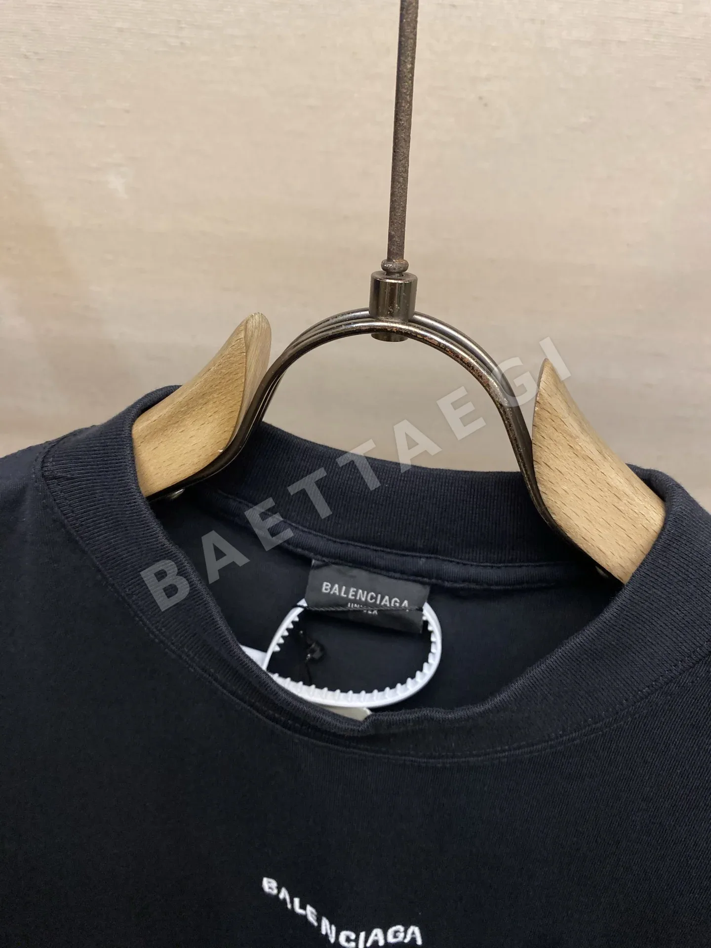 발렌시아가 자수 크루넥 반팔 티셔츠 상세 이미지 3