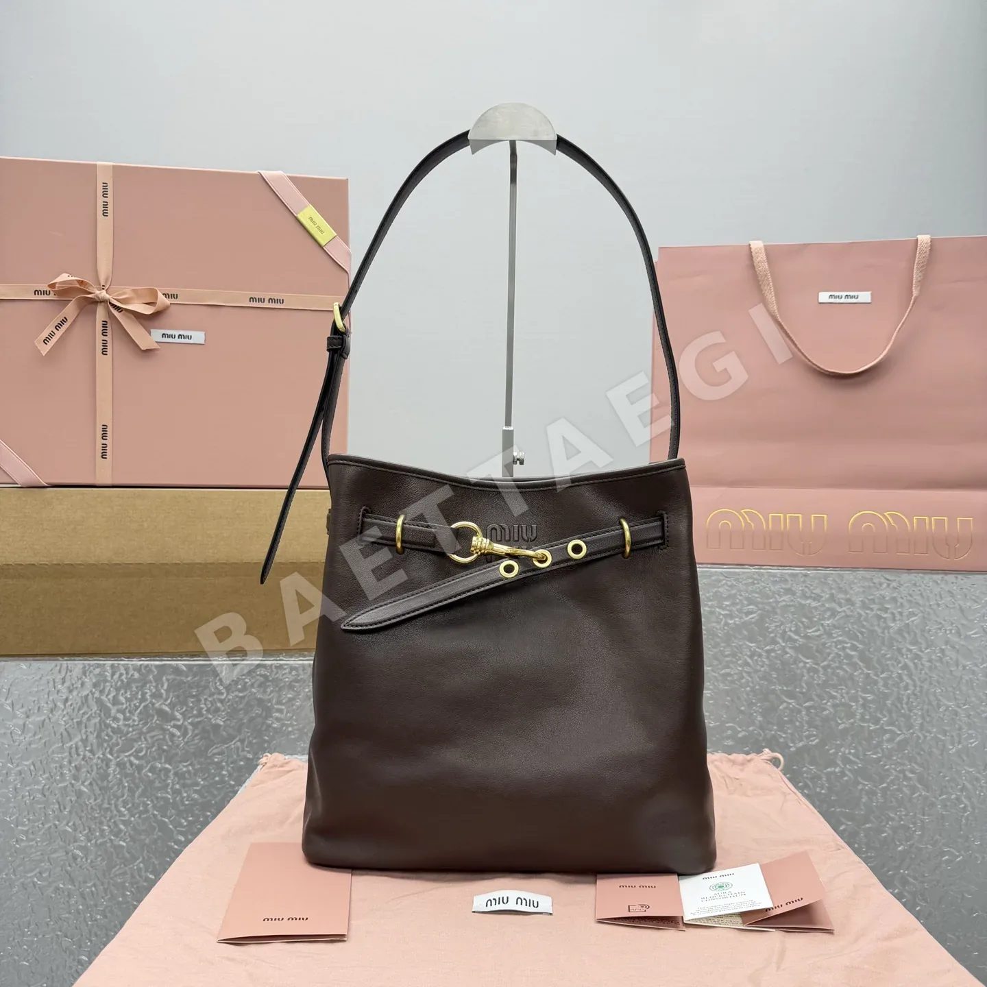 미우미우 어드벤처 버킷백 68398