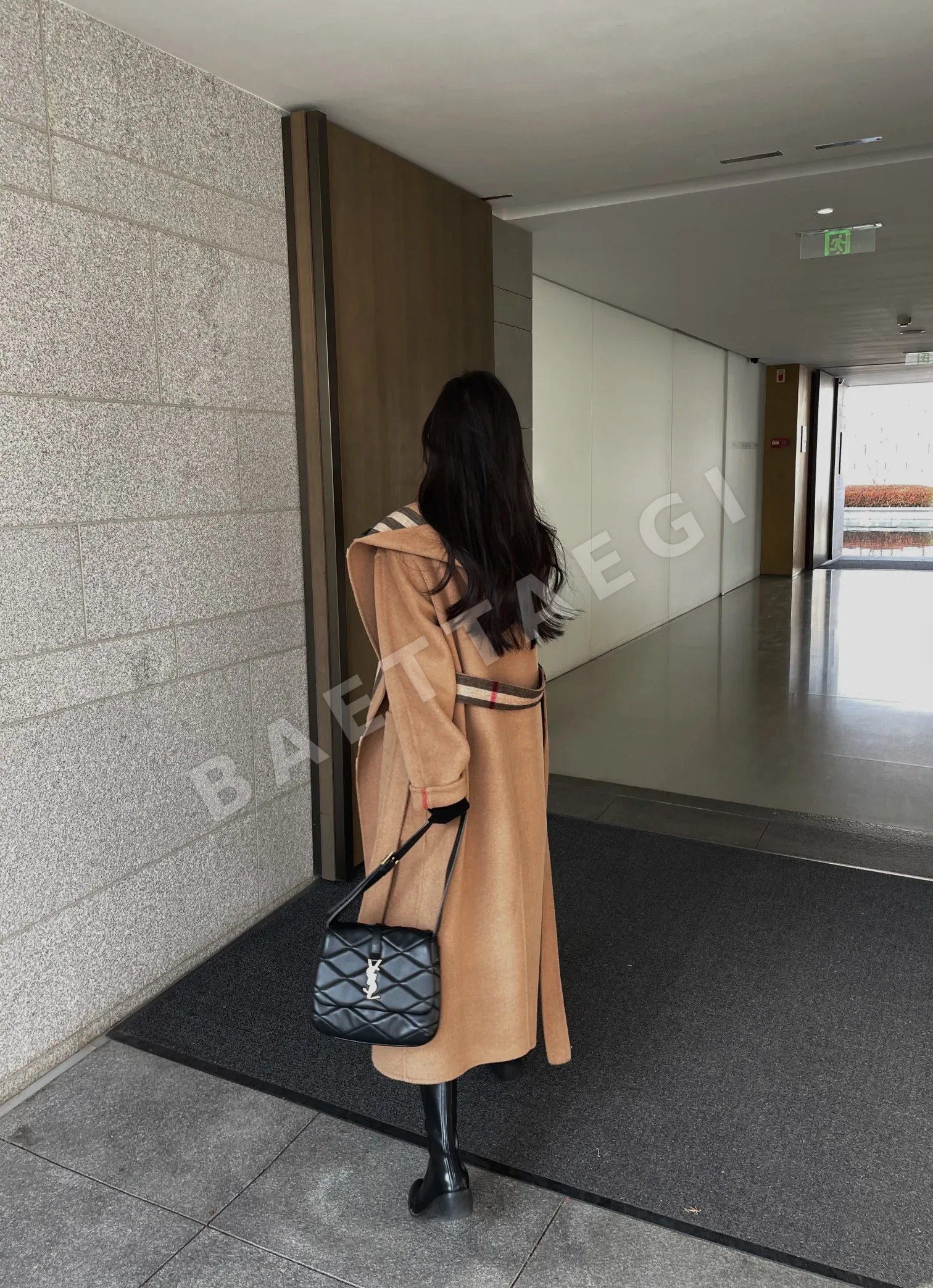 버버리 울 캐시미어 혼방 후드 여성 자켓 상세 이미지 9