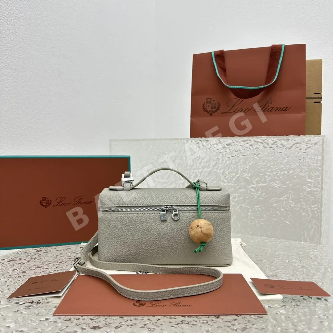 로로피아나 엑스트라포켓 스몰 핸드백 128807