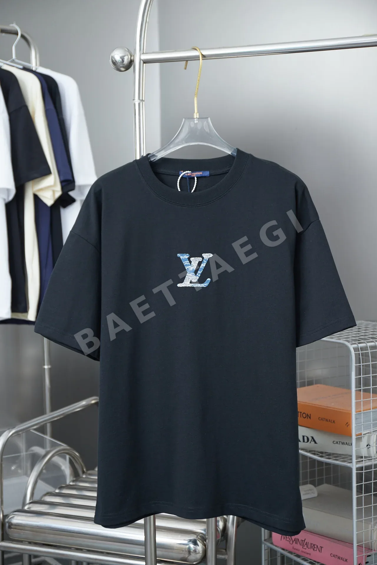 루이비통 데님 아플리케 LV 레터 라인스톤 반팔 티셔츠