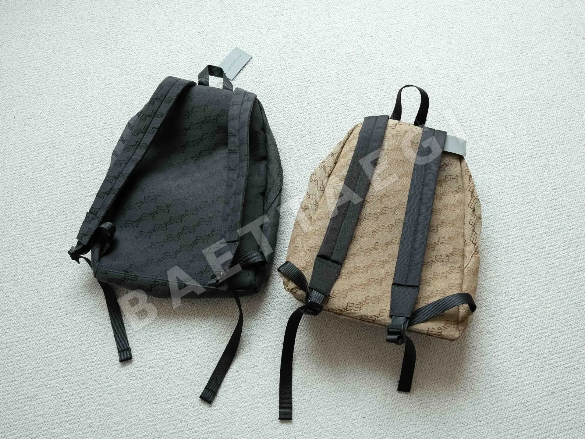 발렌시아가 모노그램 로고 지퍼 캔버스 백팩 상세 이미지 2