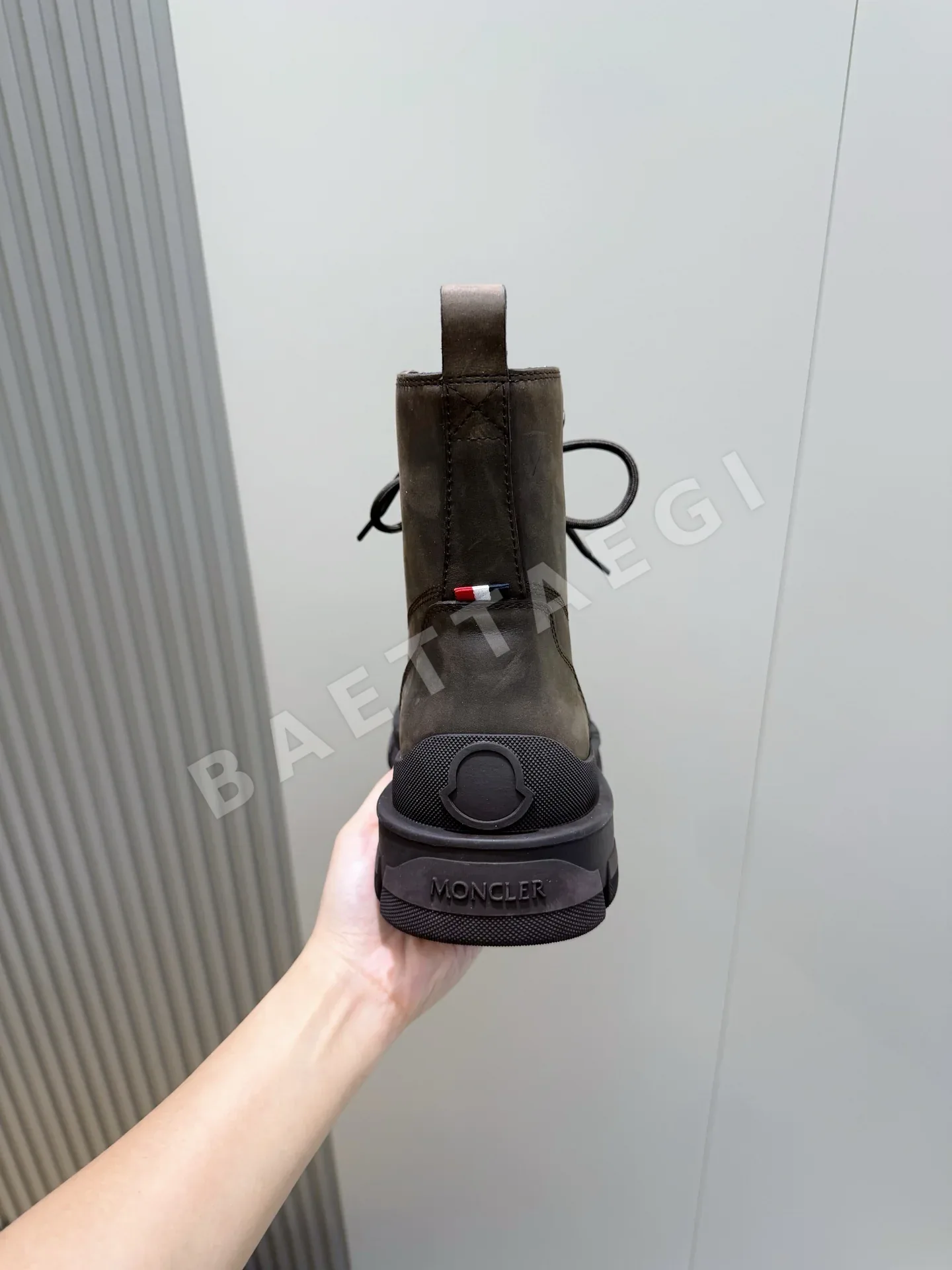 몽클레르 부츠 남성 가죽 하이컷 디자인 상세 이미지 6
