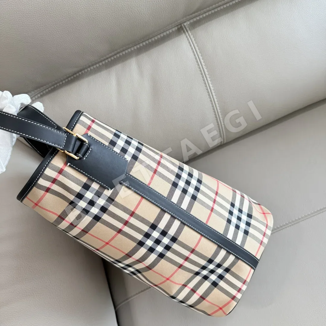 버버리 가방 상세 이미지 5