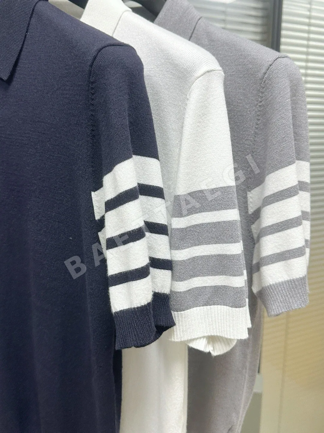 톰브라운 포니백 니트 반팔 폴로셔츠 상세 이미지 5