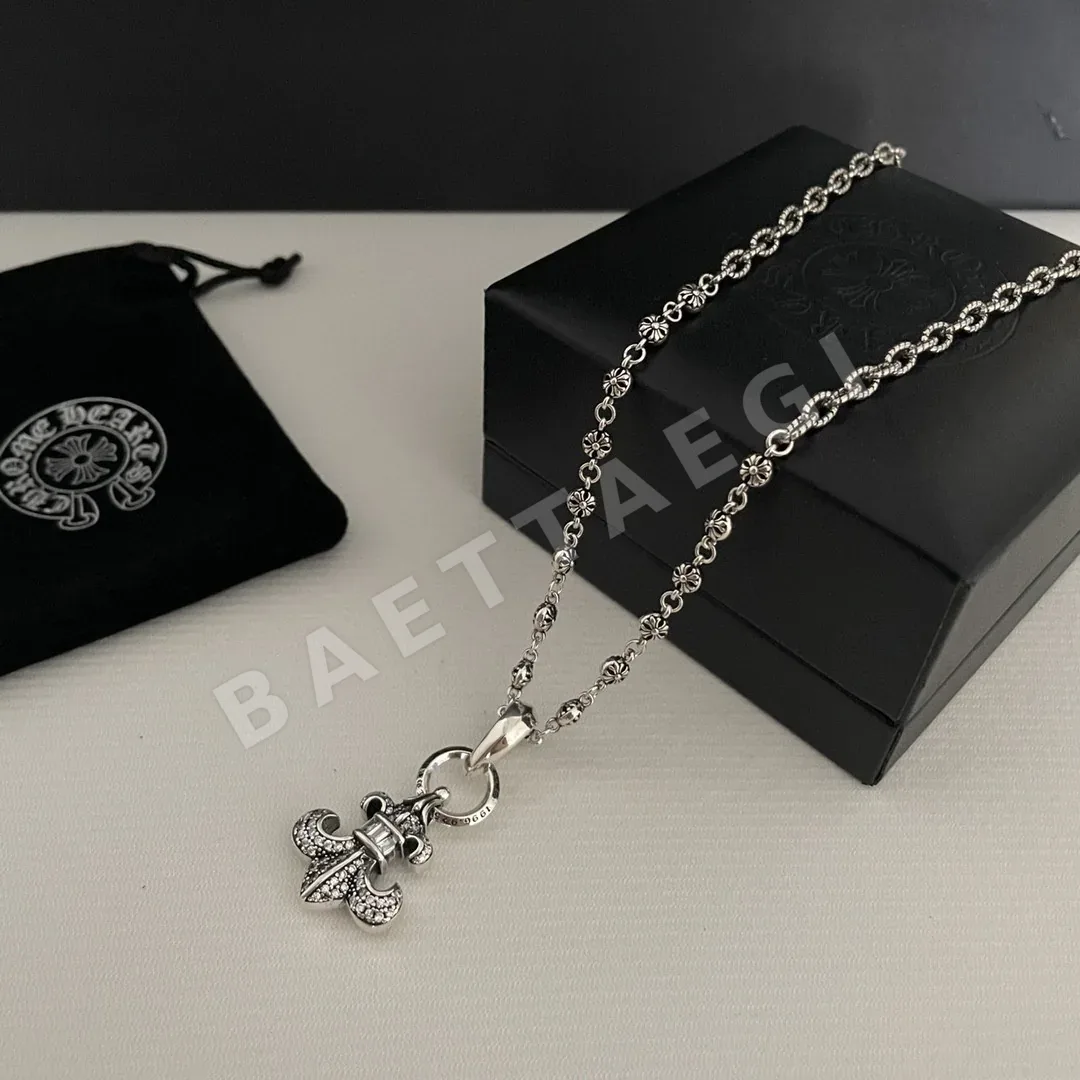 크롬하츠 스카우트 플라워 펜던트 목걸이 127420