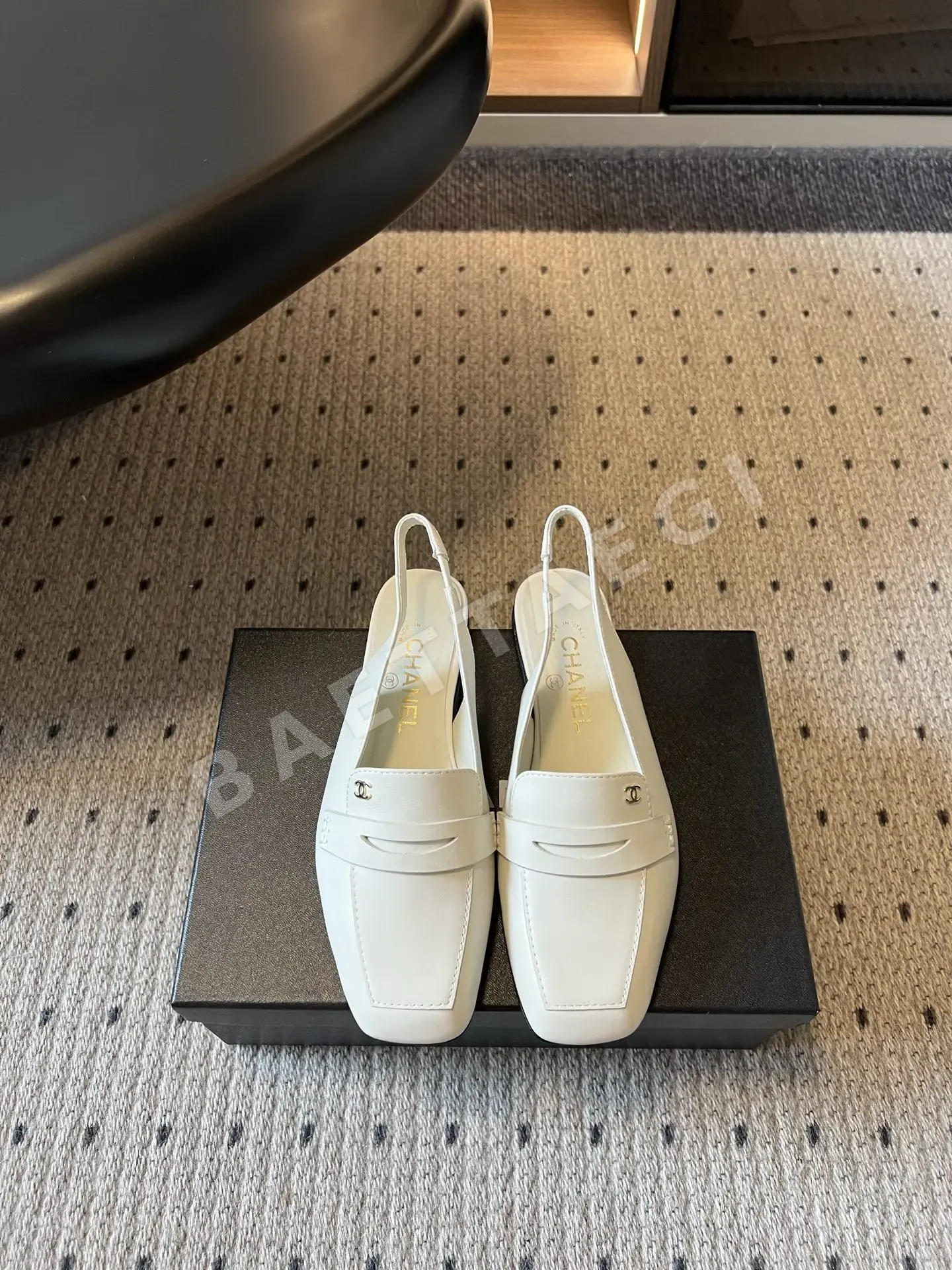 샤넬 더블 C 로고 스퀘어 토 로퍼 148398