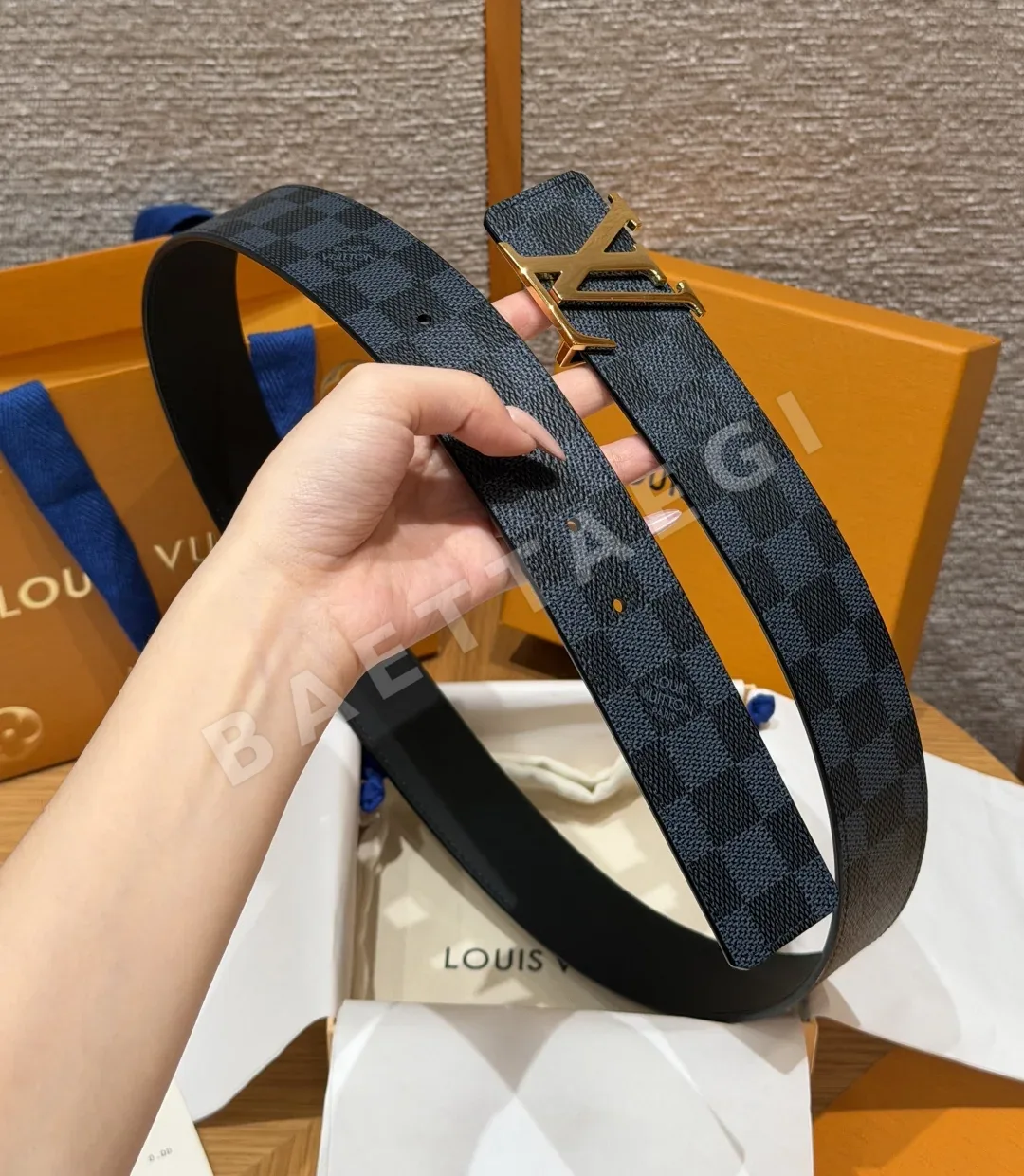 루이비통 이니셜 리버시블 체커보드 벨트 상세 이미지 5