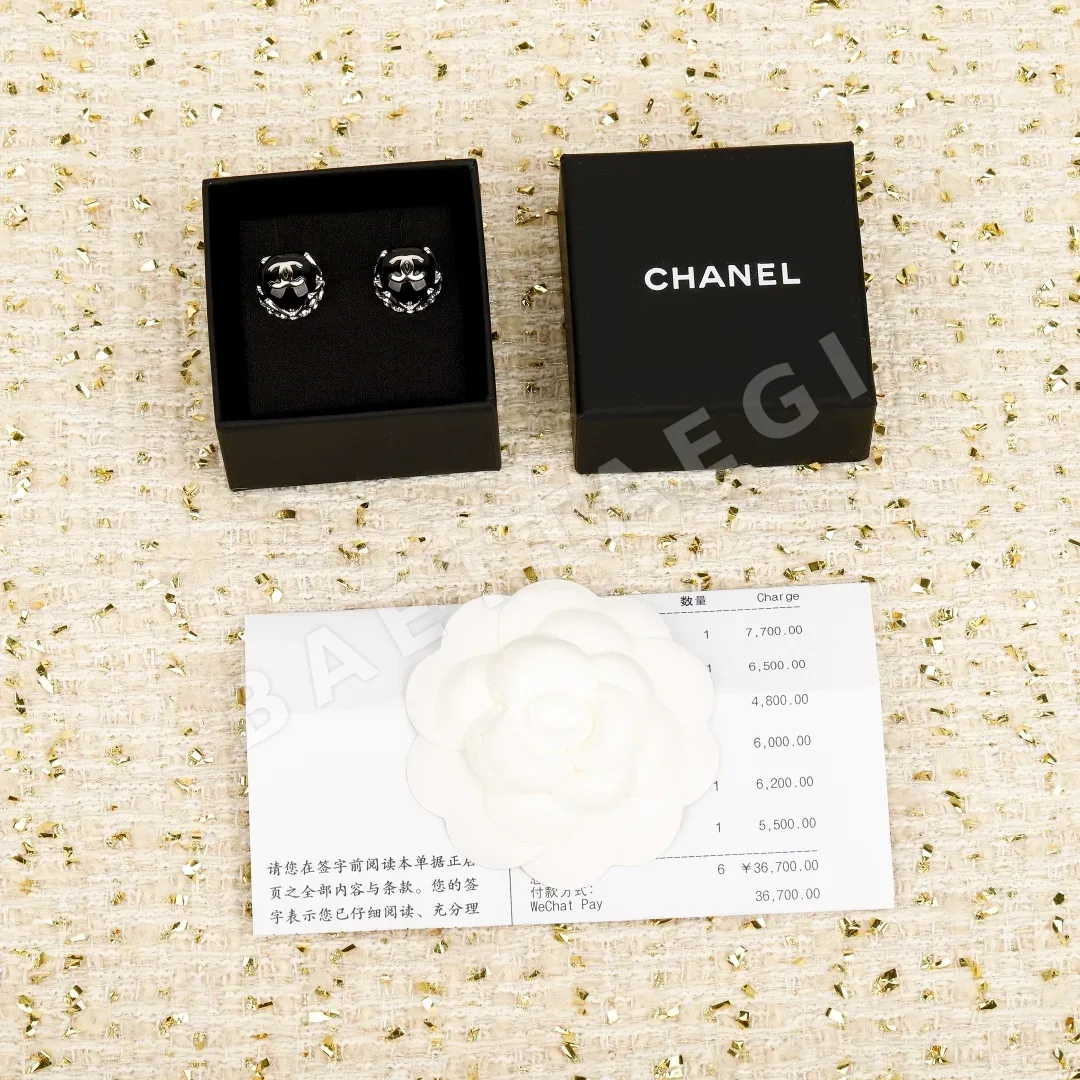 샤넬 블랙&화이트 더블 C 스터드 귀걸이 상세 이미지 1