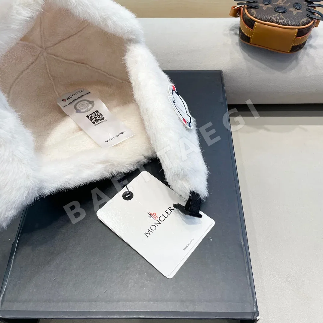 몽클레르 플러시 귀마개 모자 상세 이미지 8