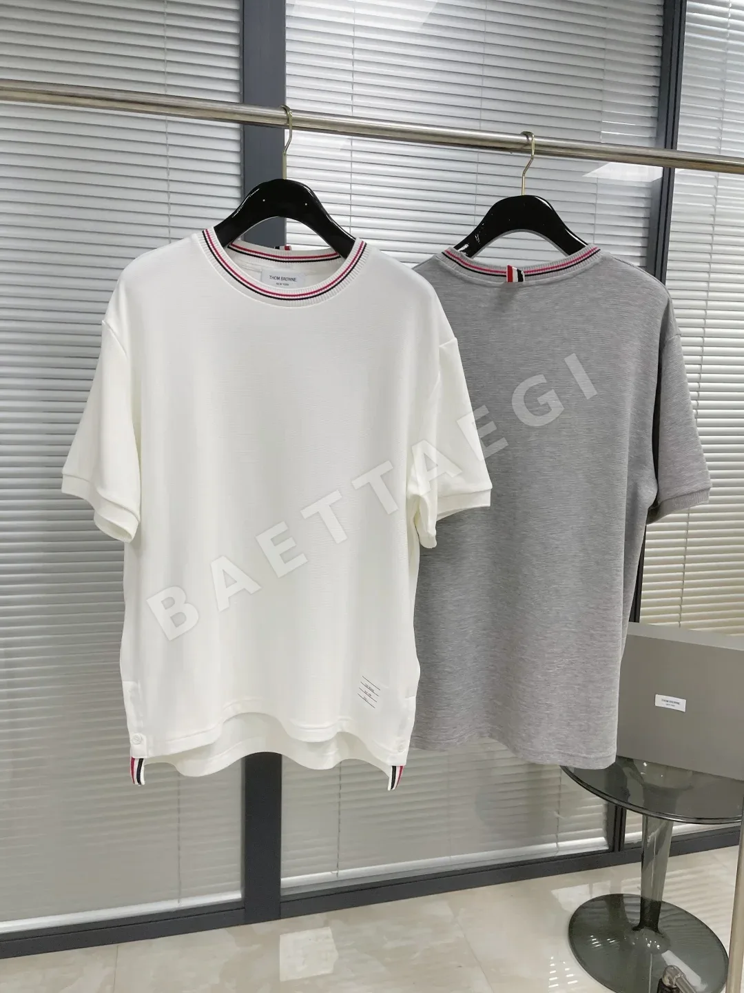 톰브라운 남성 극세사 반팔 티셔츠 상세 이미지 3