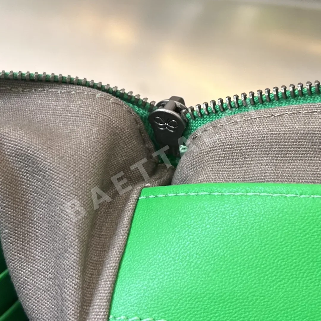 보테가베네타 클래식 위빙 송아지가죽 클러치 가방 상세 이미지 9