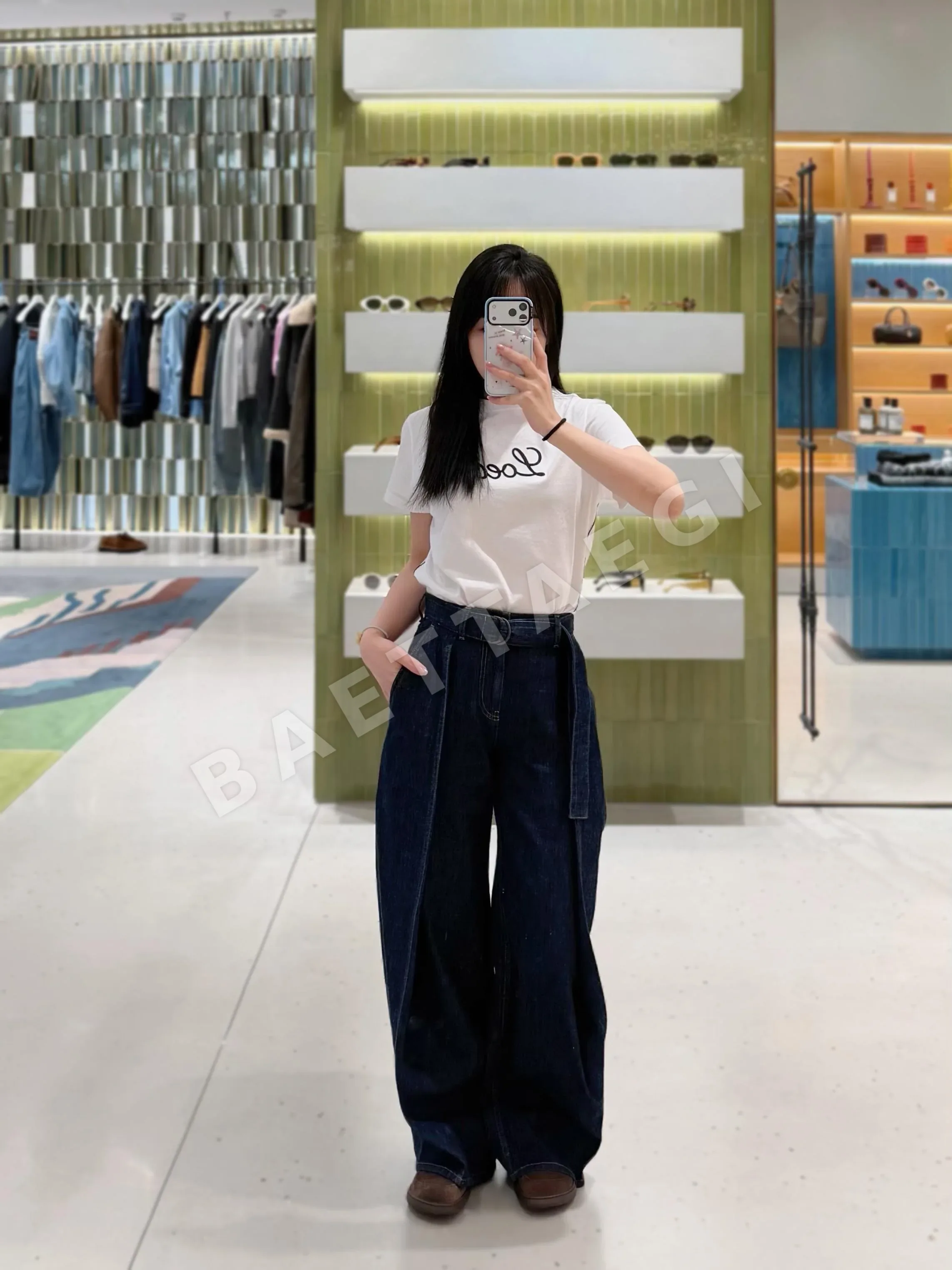 로에베 레터 로고 입체감 반팔 티셔츠 상세 이미지 4