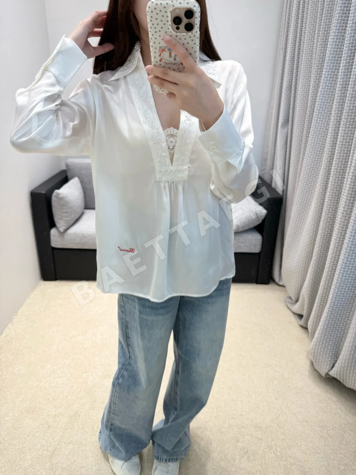 샤넬 새틴 레이스 V넥 여성 셔츠 상세 이미지 8