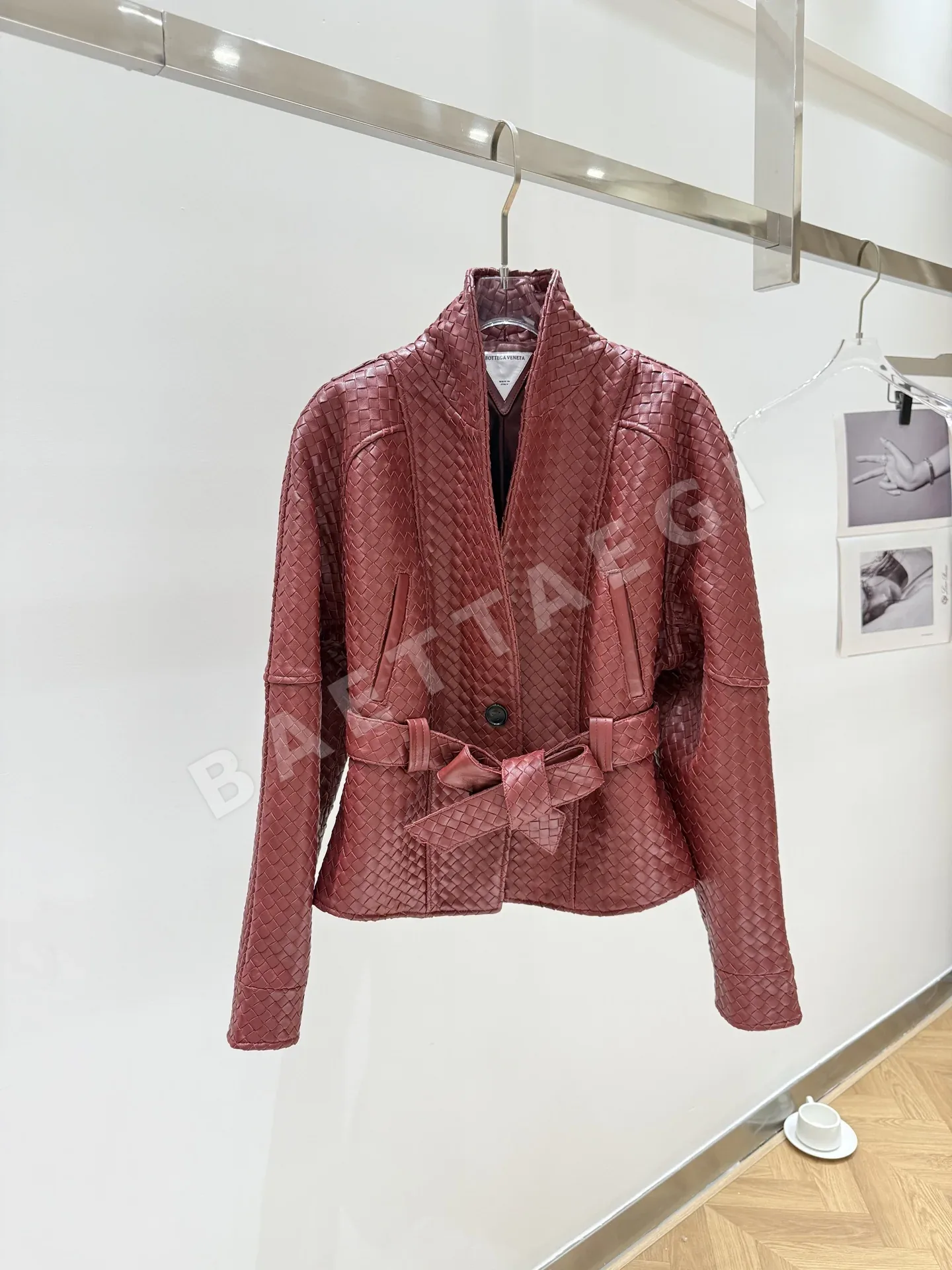 보테가베네타 램스킨 오프숄더 여성 자켓 상세 이미지 2