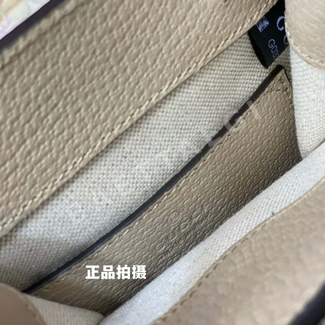구찌 블루 밀크티 컬러 스마트폰 가방 상세 이미지 9