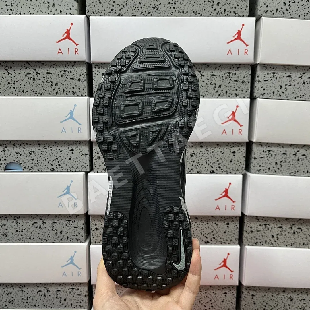 나이키 [XY] 보메로 18 IM6010-060 201155 Nike Vomero 18 Anthracite Reflect Silver 상세 이미지 2
