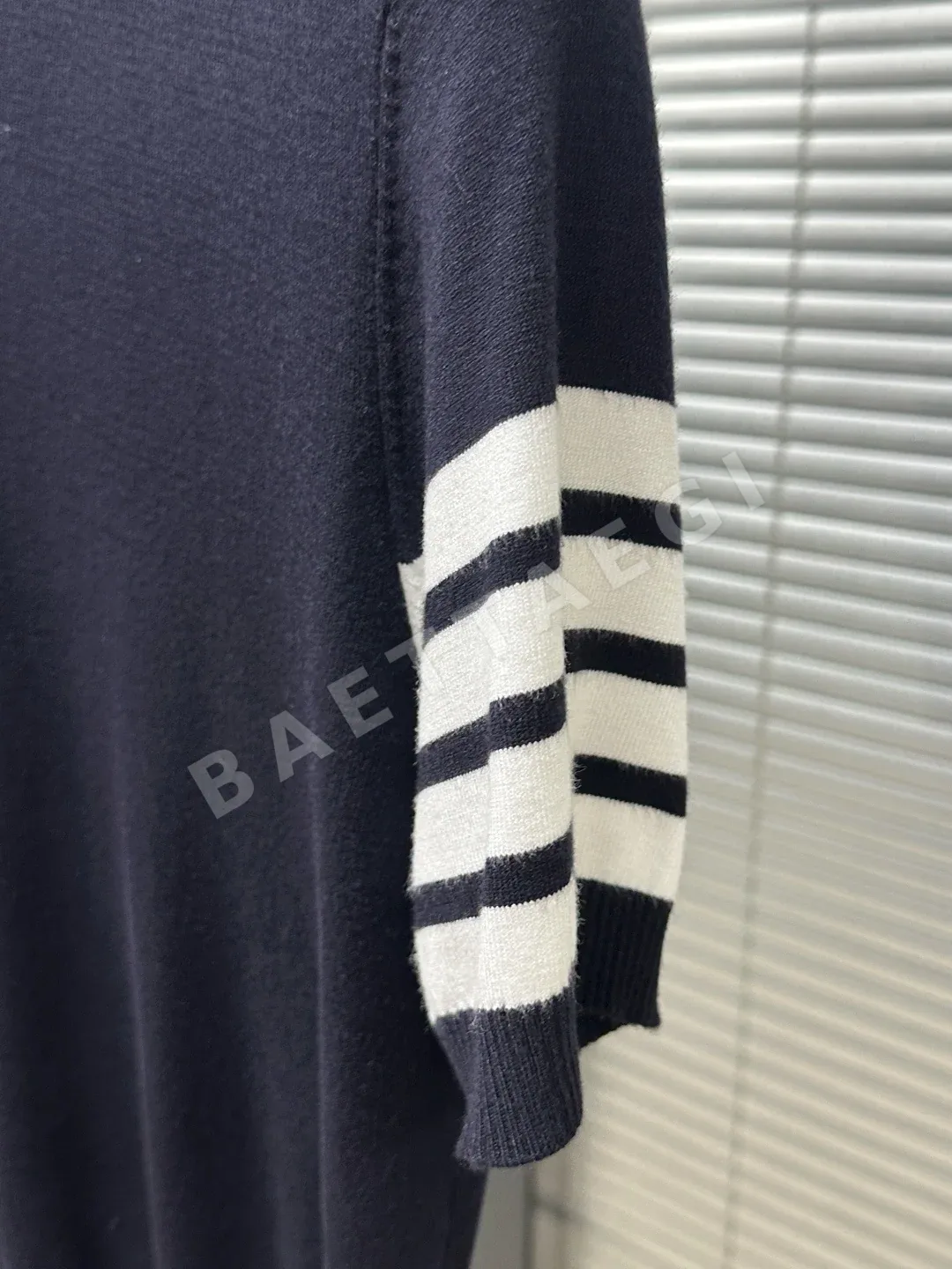 톰브라운 퍼피 백 니트 반팔 폴로셔츠 상세 이미지 5
