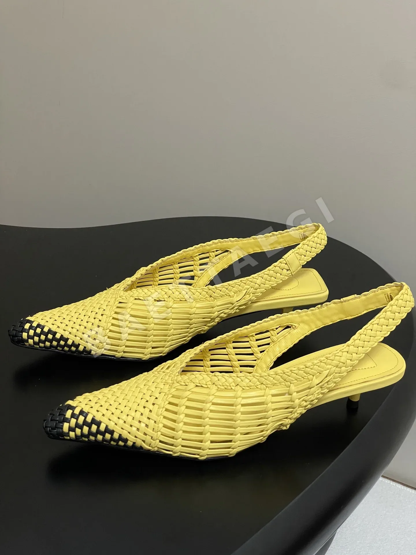 자크뮈스 컬러 블록 키튼 힐 오픈백 샌들 상세 이미지 3
