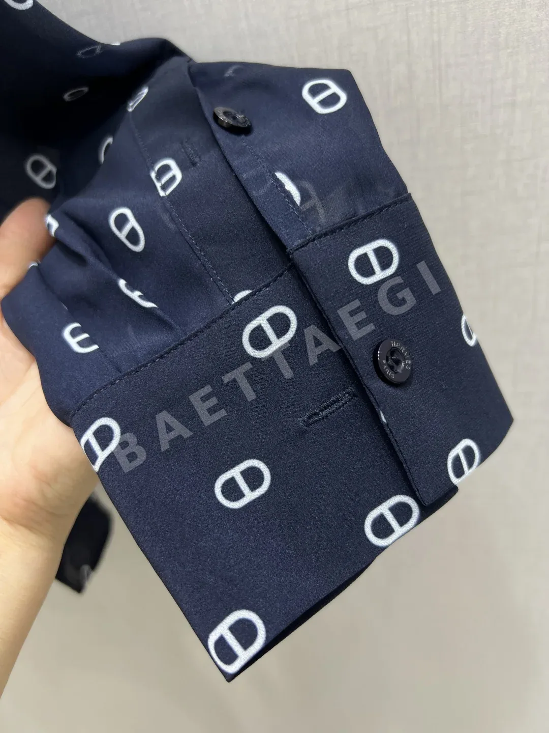 에르메스 돼지코 패턴 네이비 블루 긴팔 셔츠 상세 이미지 6