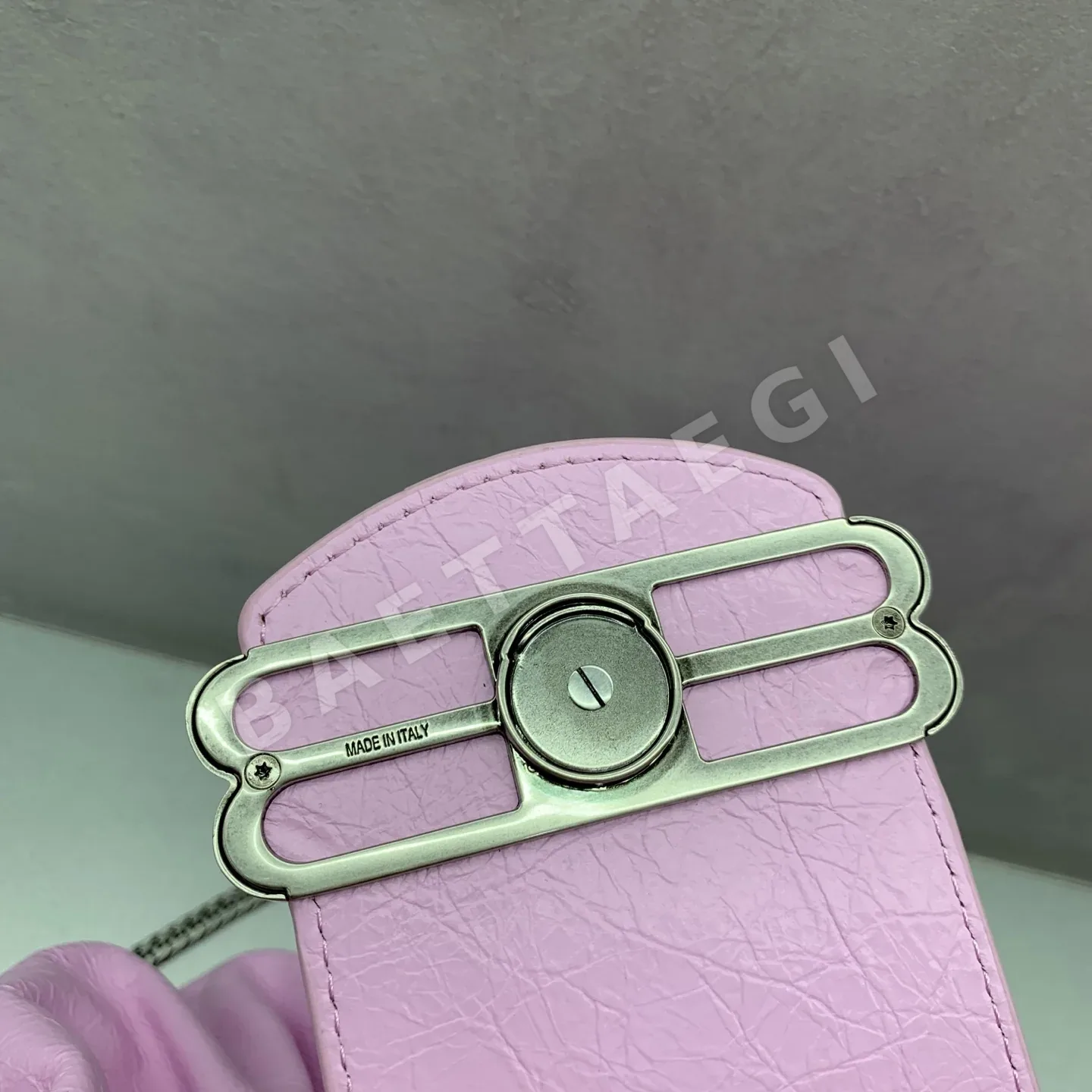발렌시아가 양가죽 숄더백 상세 이미지 6