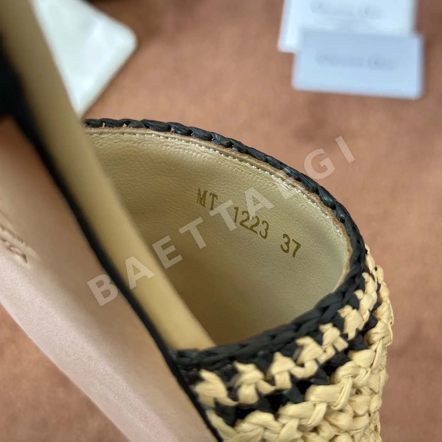 디올 샌들 캔버스 로고 자수 상세 이미지 6