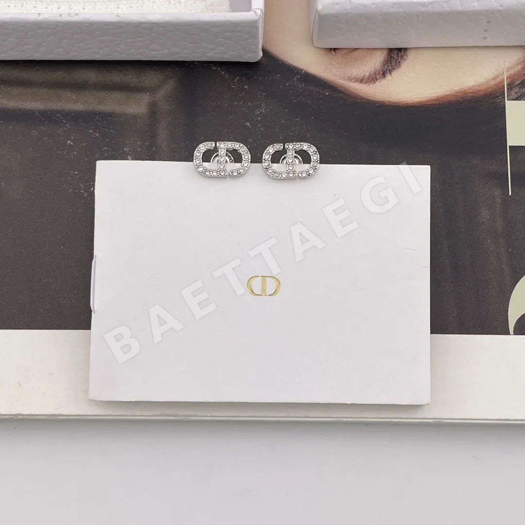 루이비통 미니 CD 큐빅 스터드 귀걸이 상세 이미지 4