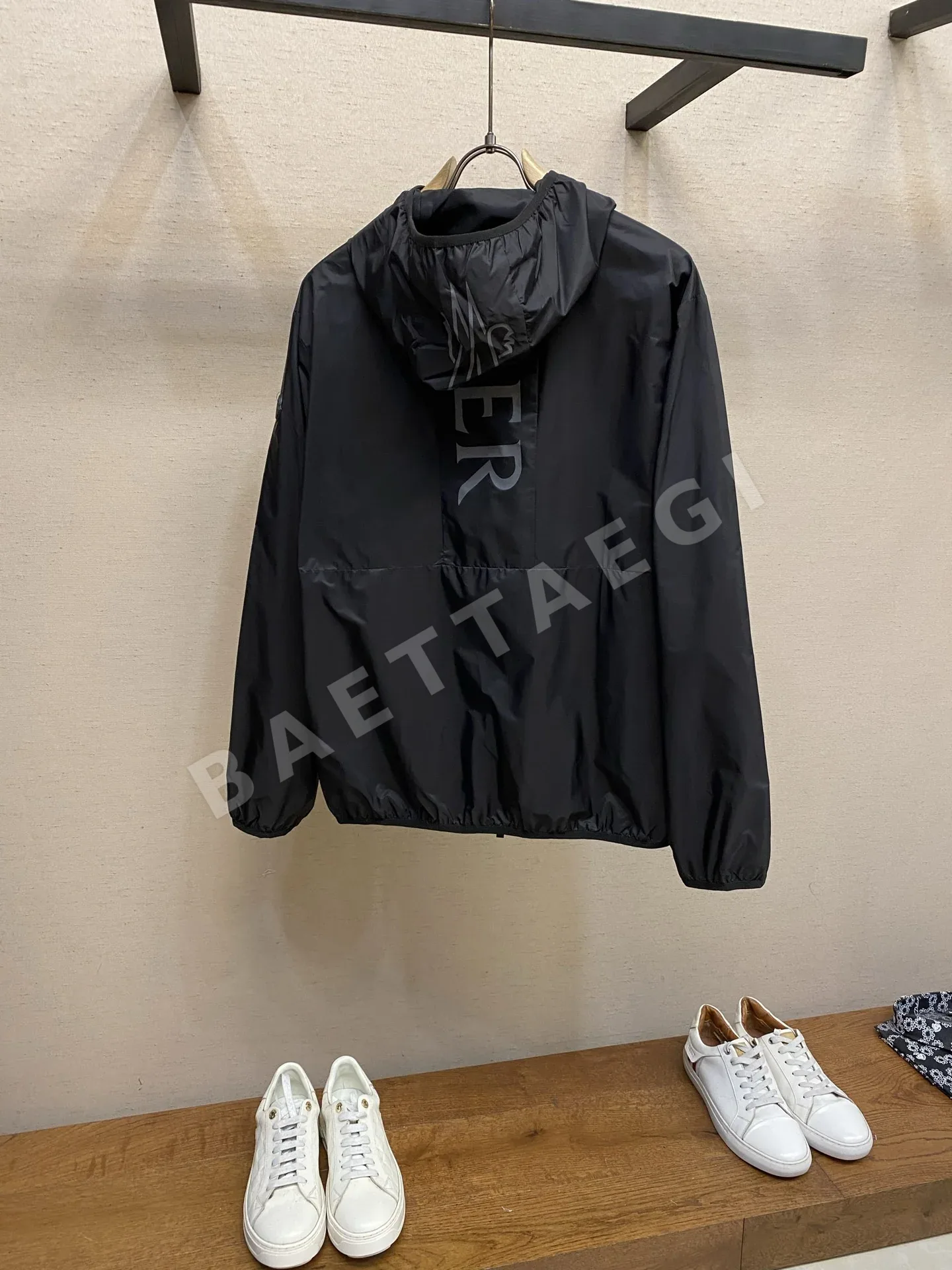 몽클레르 프린트 후드 나일론 자켓 상세 이미지 2