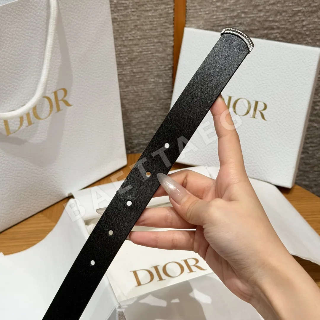 디올 메달리온 블랙 송아지가죽 벨트 상세 이미지 4