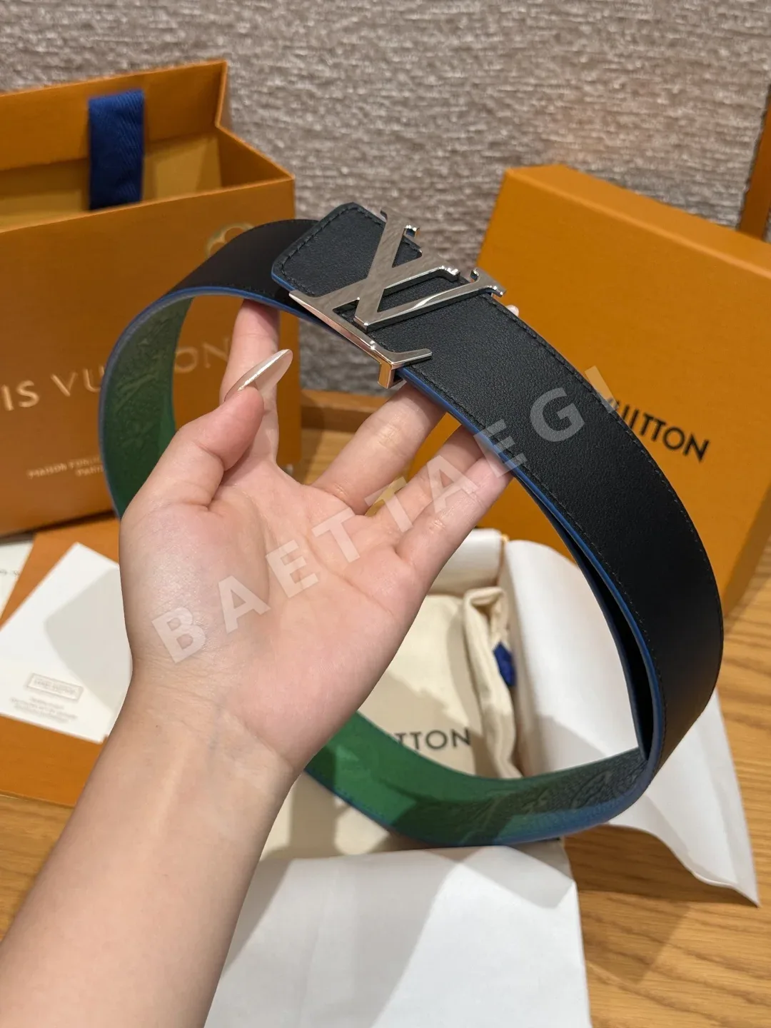 루이비통 이니셜 메탈 리버서블 가죽 벨트 상세 이미지 5