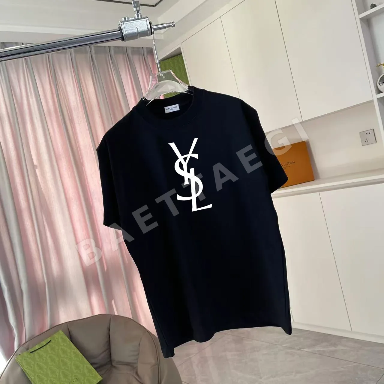 생로랑 퍼스널라이즈드 레터 로고 반팔 티셔츠 상세 이미지 2