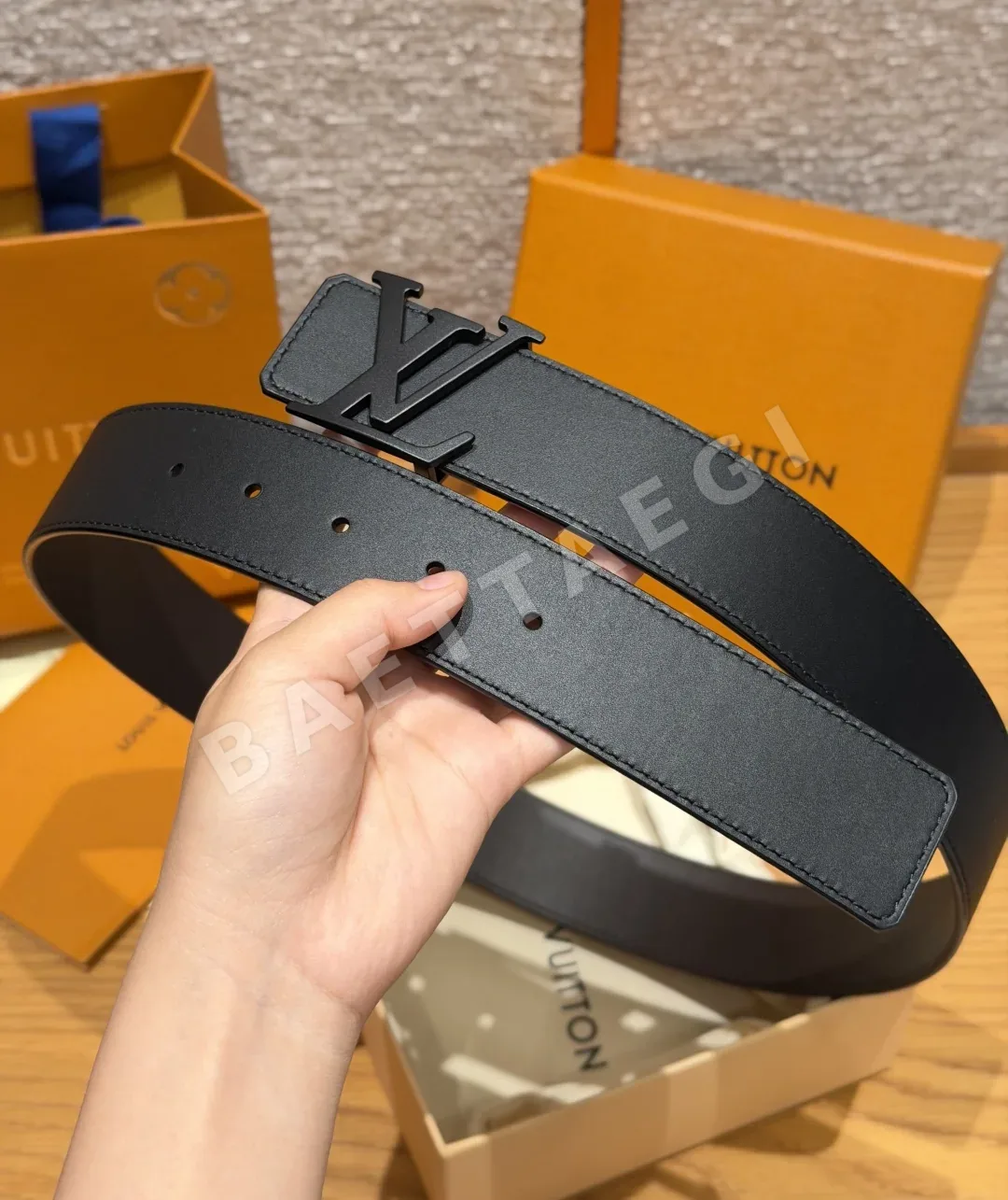 루이비통 이니셜 40mm 리버시블 가죽 벨트 상세 이미지 8