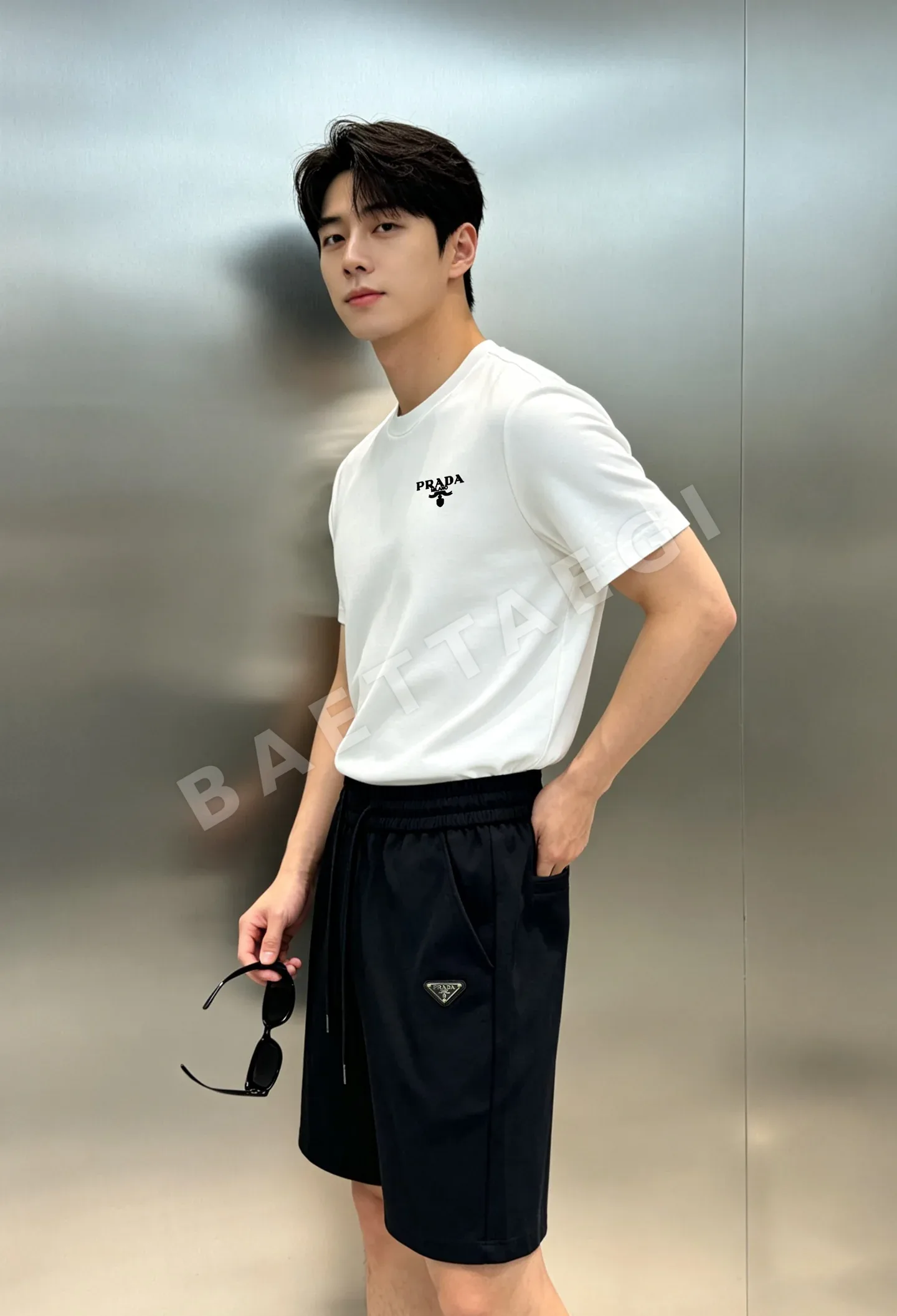 프라다 남성 고밀도 경량 반팔 티셔츠 상세 이미지 2