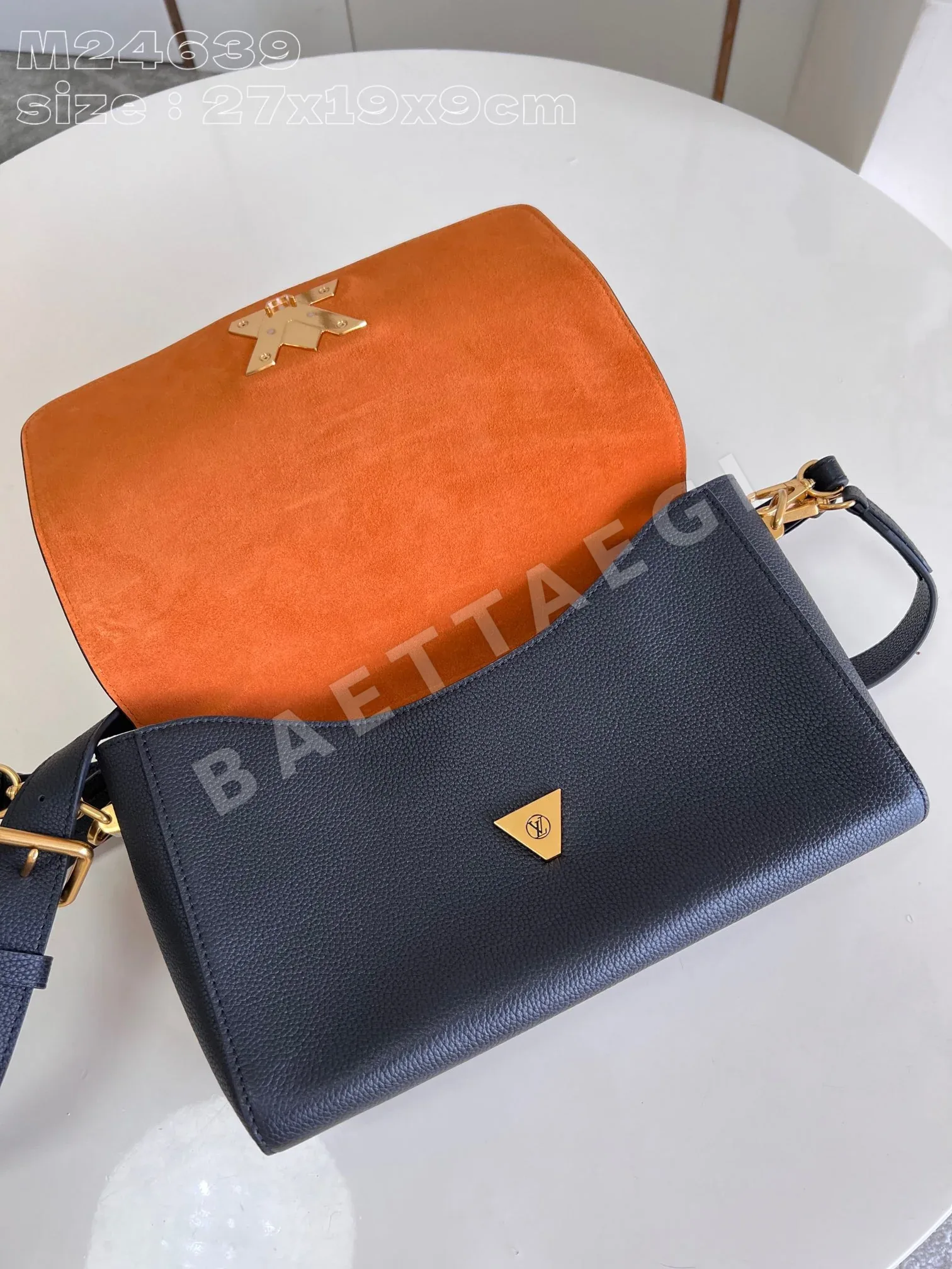 루이비통 M24639 블랙 핸드백 상세 이미지 7