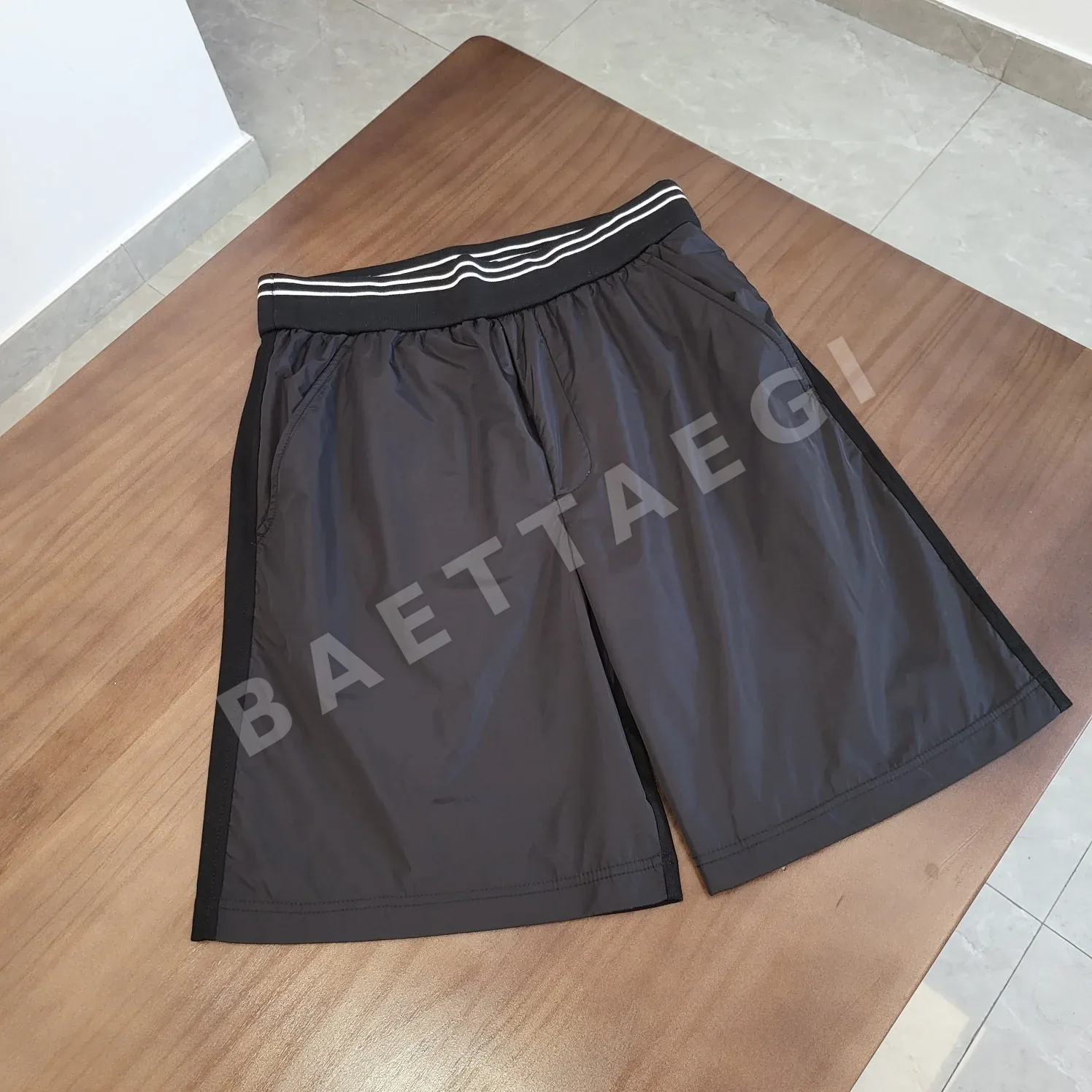 프라다 리사이클 나일론 버뮤다 남성 반바지