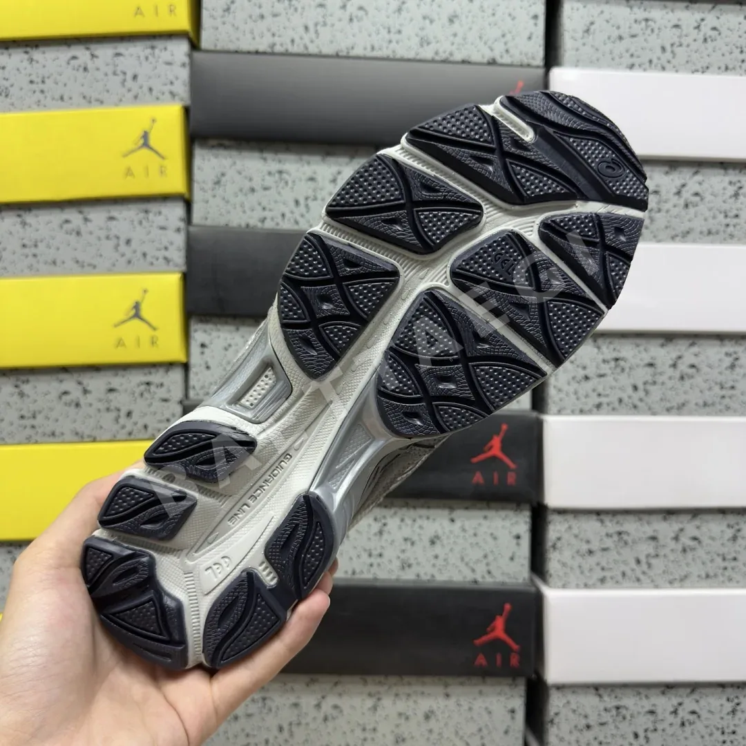 아식스 [WZ] 젤 NYC 1203A383-025 200476 Asics Gel-NYC Glacier Grey Gravel 상세 이미지 9