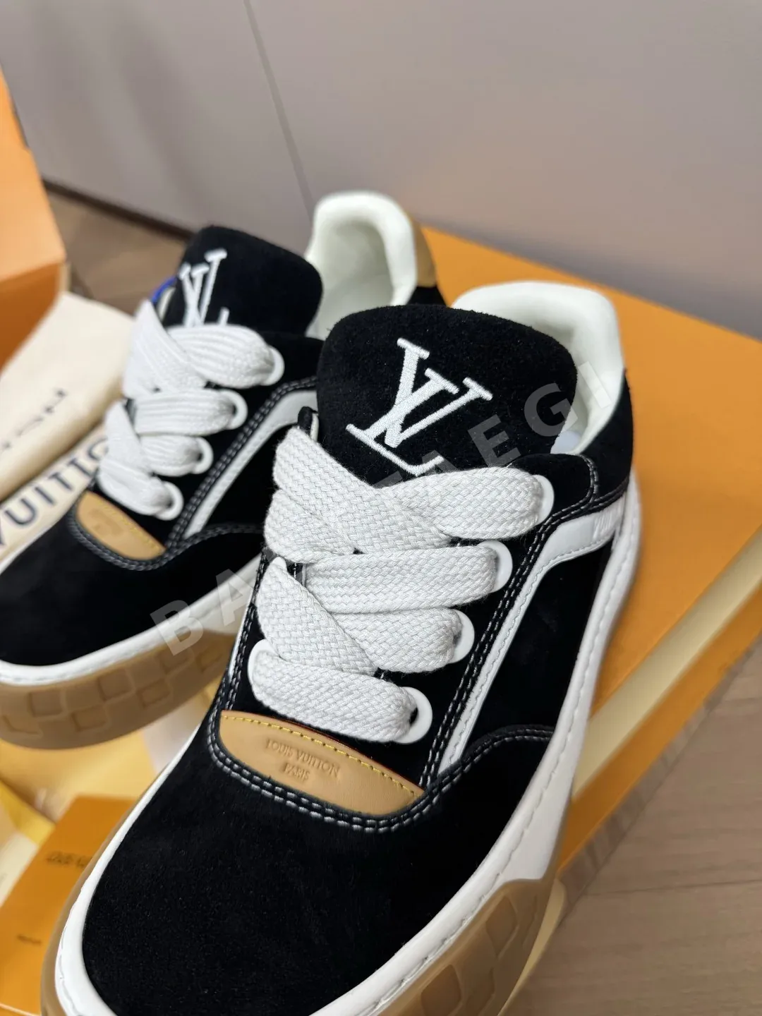 루이비통 LV 26 뉴틸티드 레트로 스케이트보드 신발 상세 이미지 4