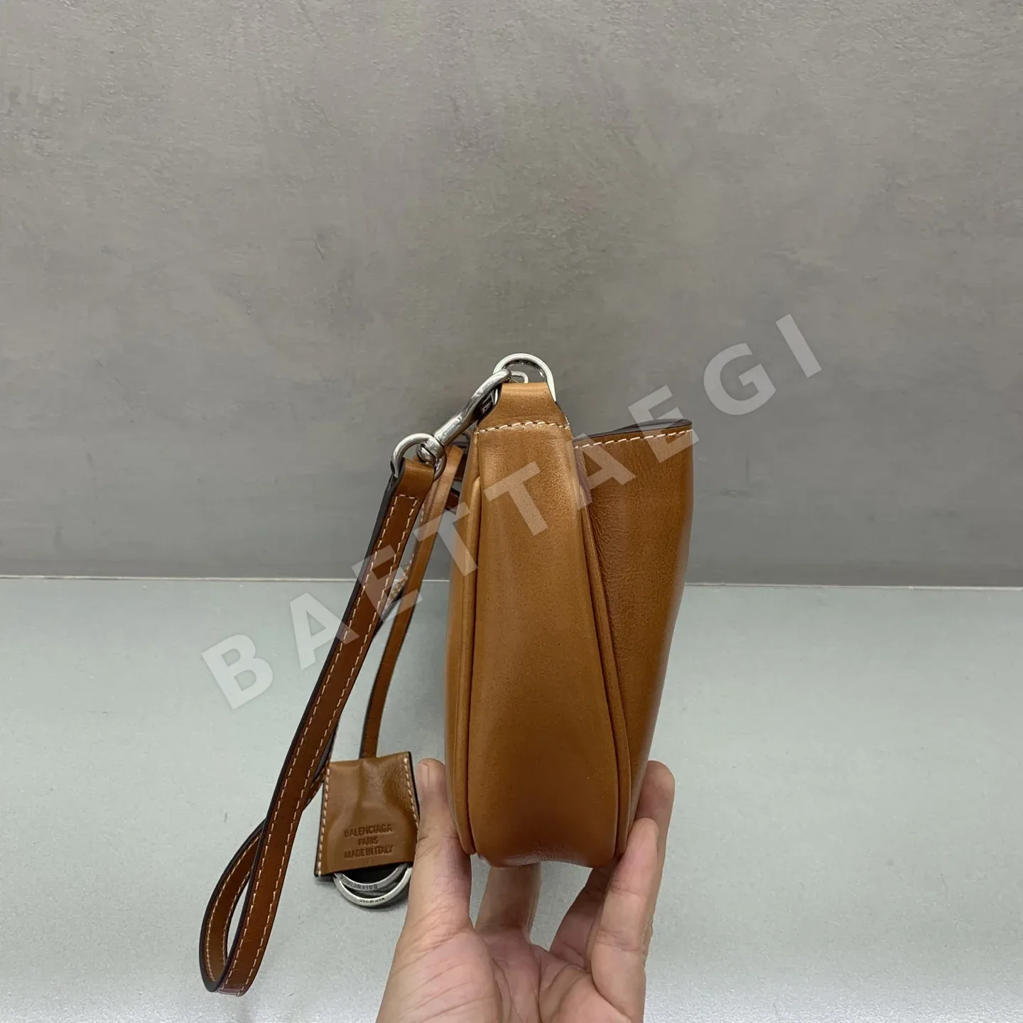 발렌시아가 로데오 슬링 포쉐트 탄 카우보이 상세 이미지 3