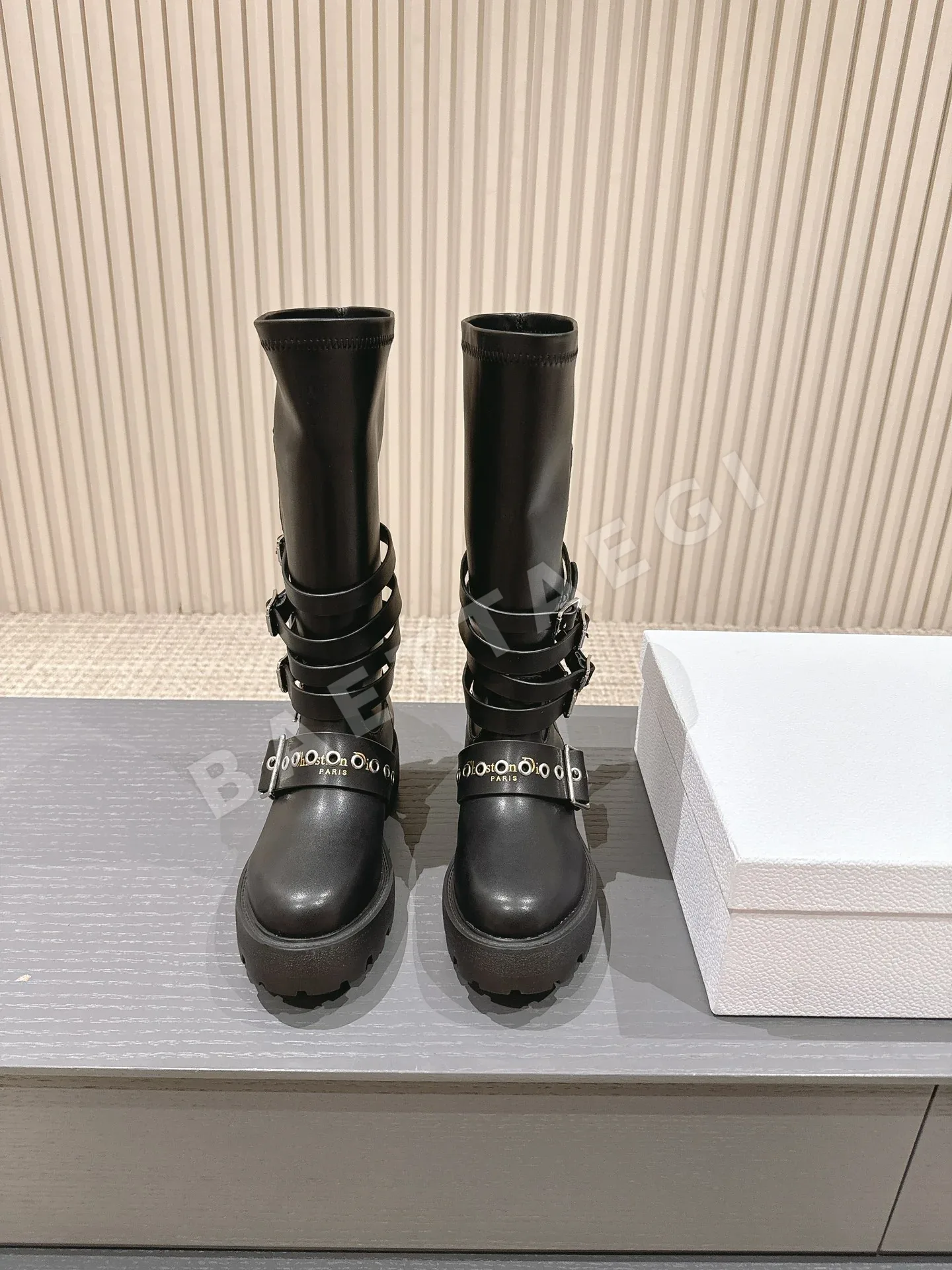 디올 블랙 송아지가죽 투톤 로고 부츠 8606