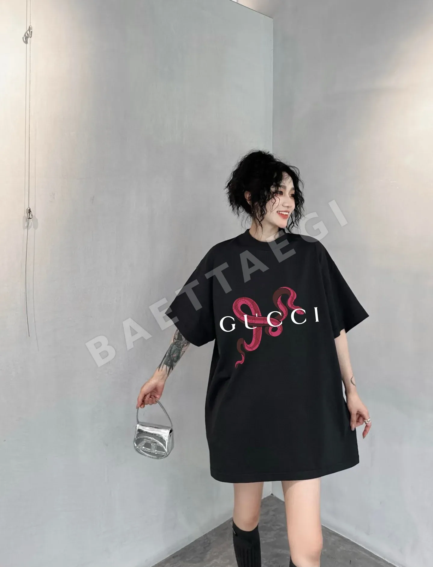 구찌 2025 뱀의 해 한정 더블 얀 반팔 티셔츠 상세 이미지 4