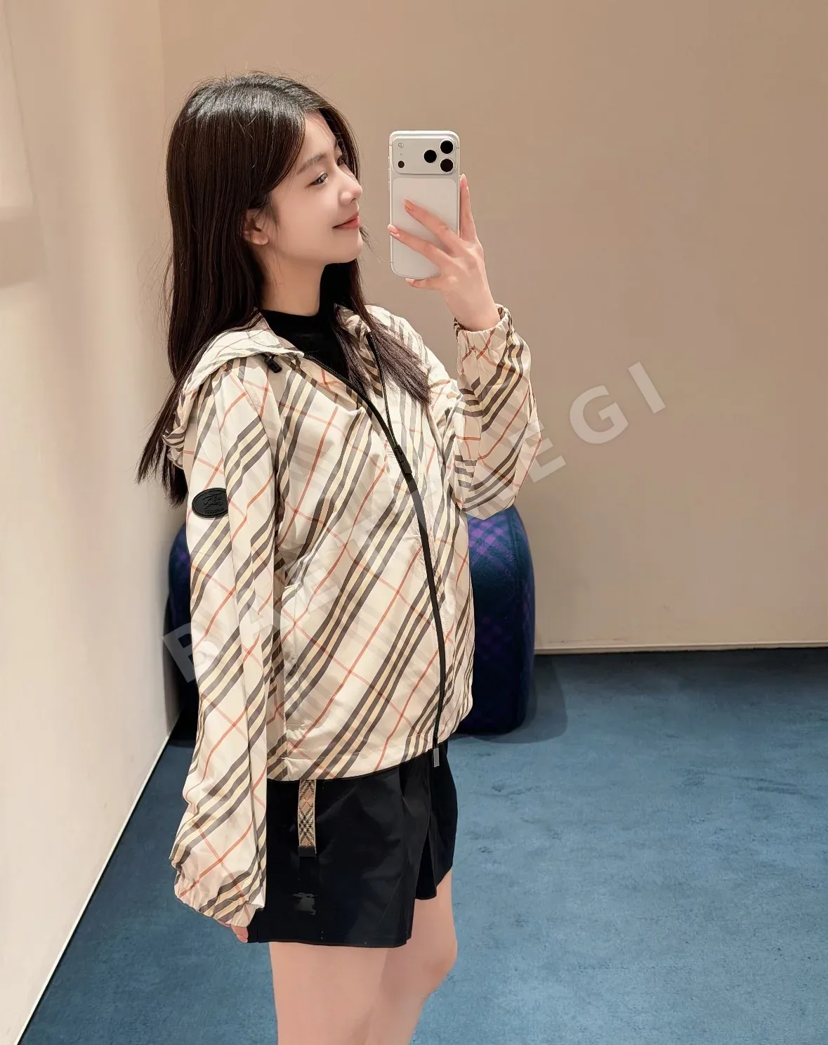 버버리 체크 패턴 경량 나일론 후드 자켓 상세 이미지 5