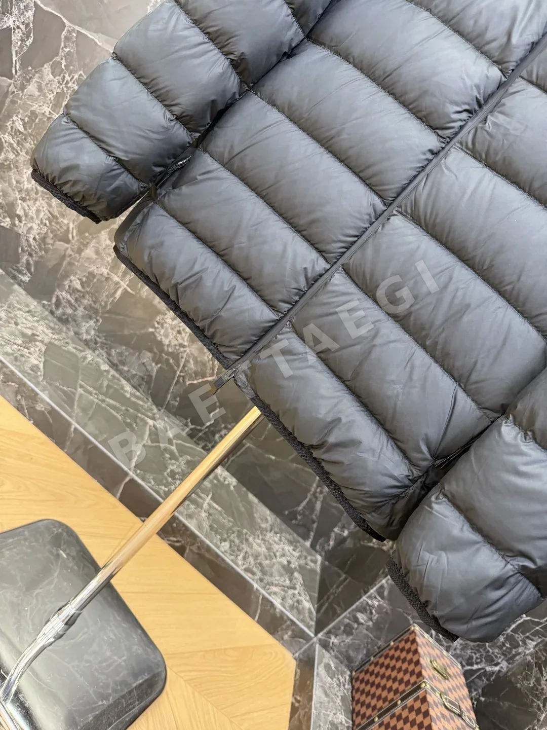 몽클레르 남성 다운 패딩 재킷 상세 이미지 6