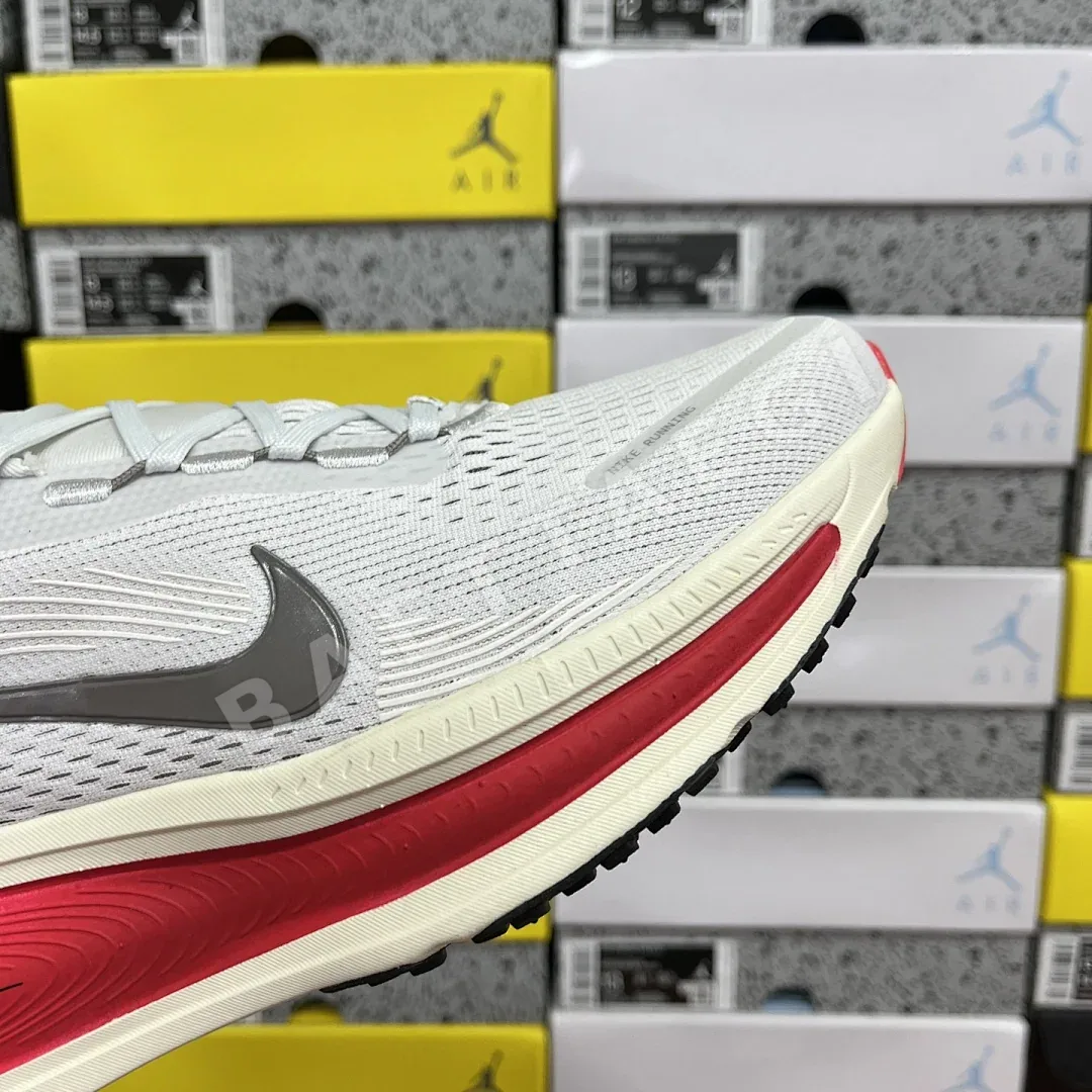 나이키 줌 보메로 18 HM6803-001 201094 Nike Zoom Vomero 18 상세 이미지 10