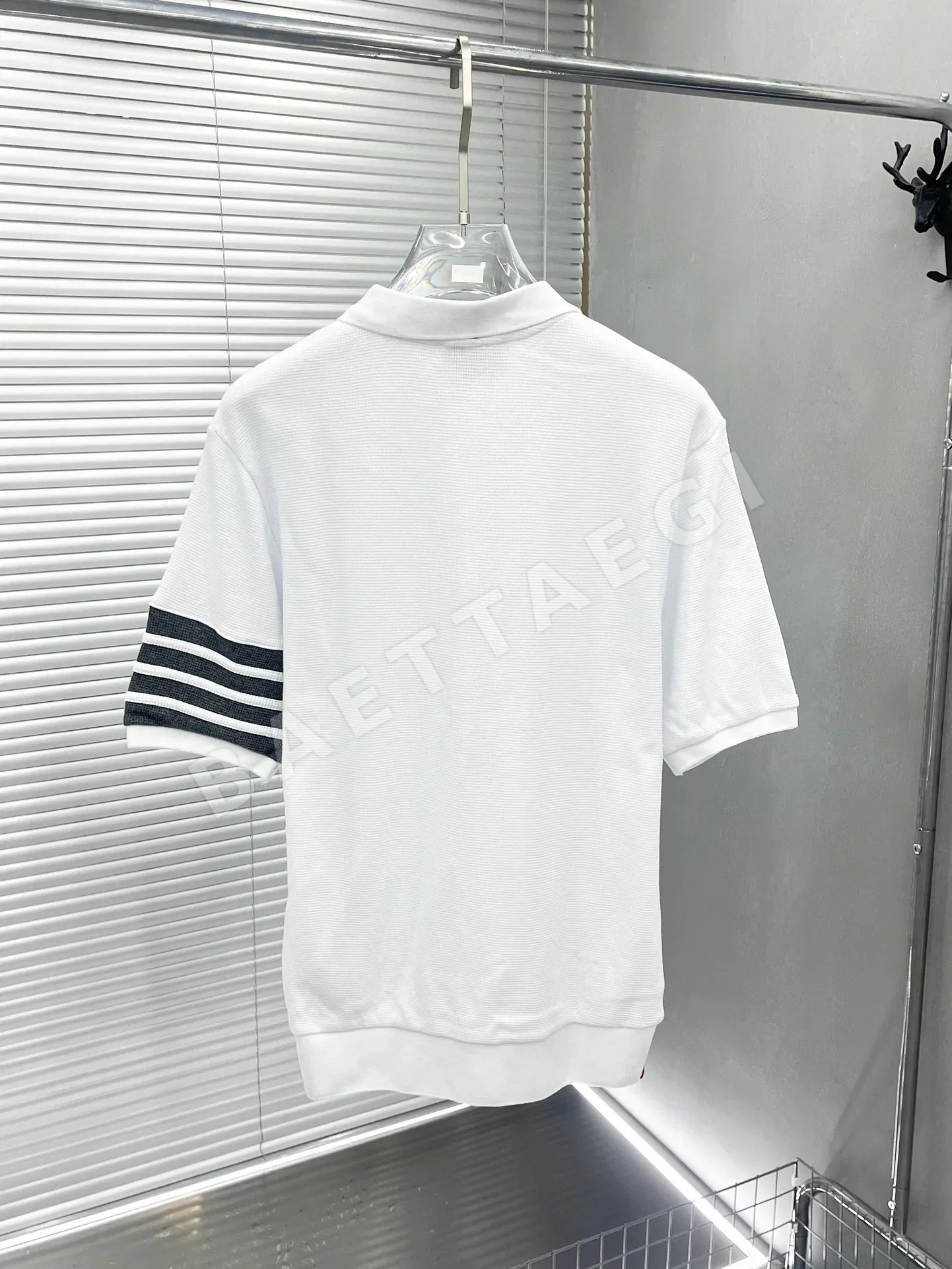 톰브라운 TB 와플 니트 카라 반팔 티셔츠 상세 이미지 9