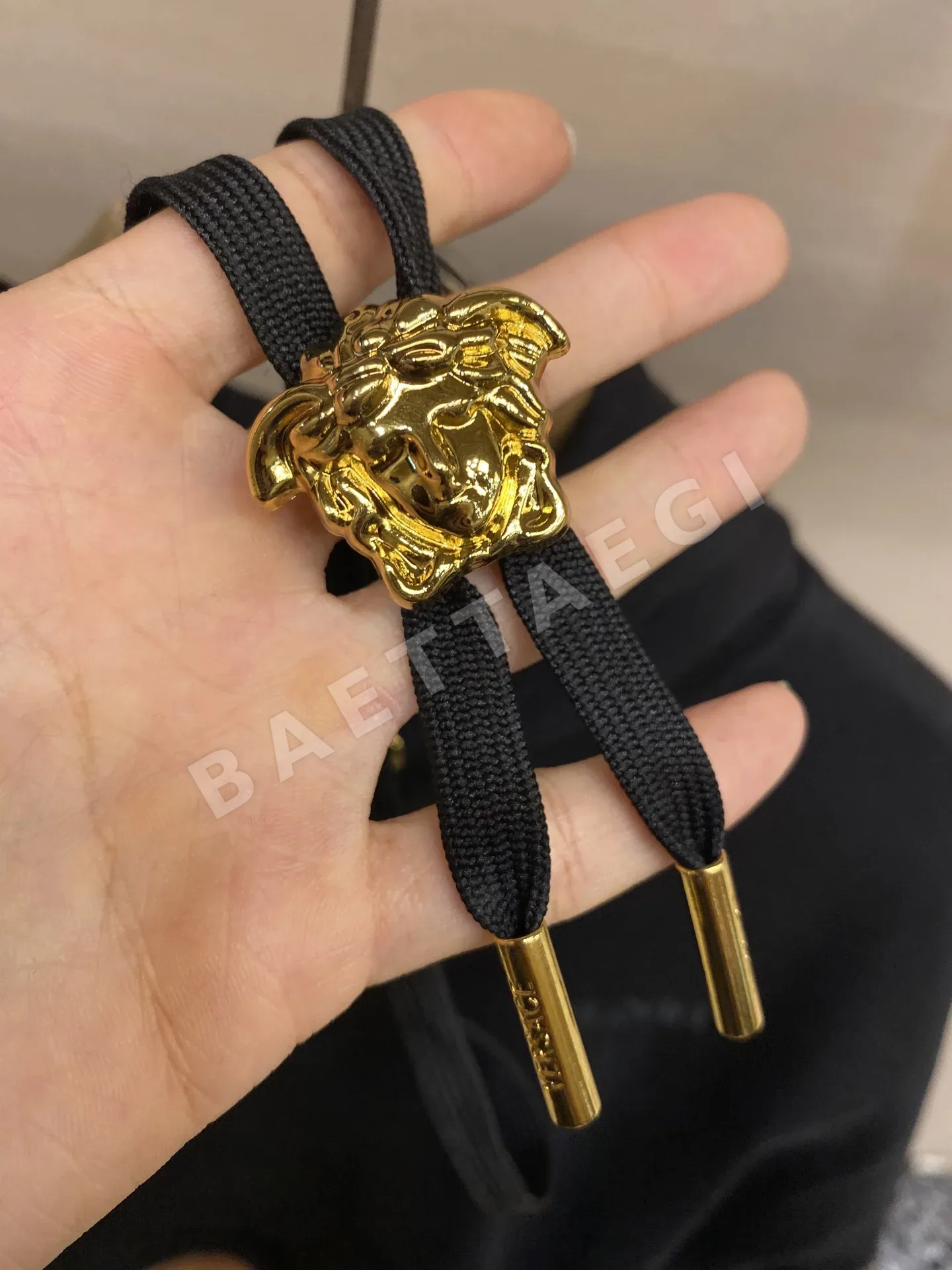 베르사체 남성 무지 후드 스웨트셔츠 상세 이미지 7